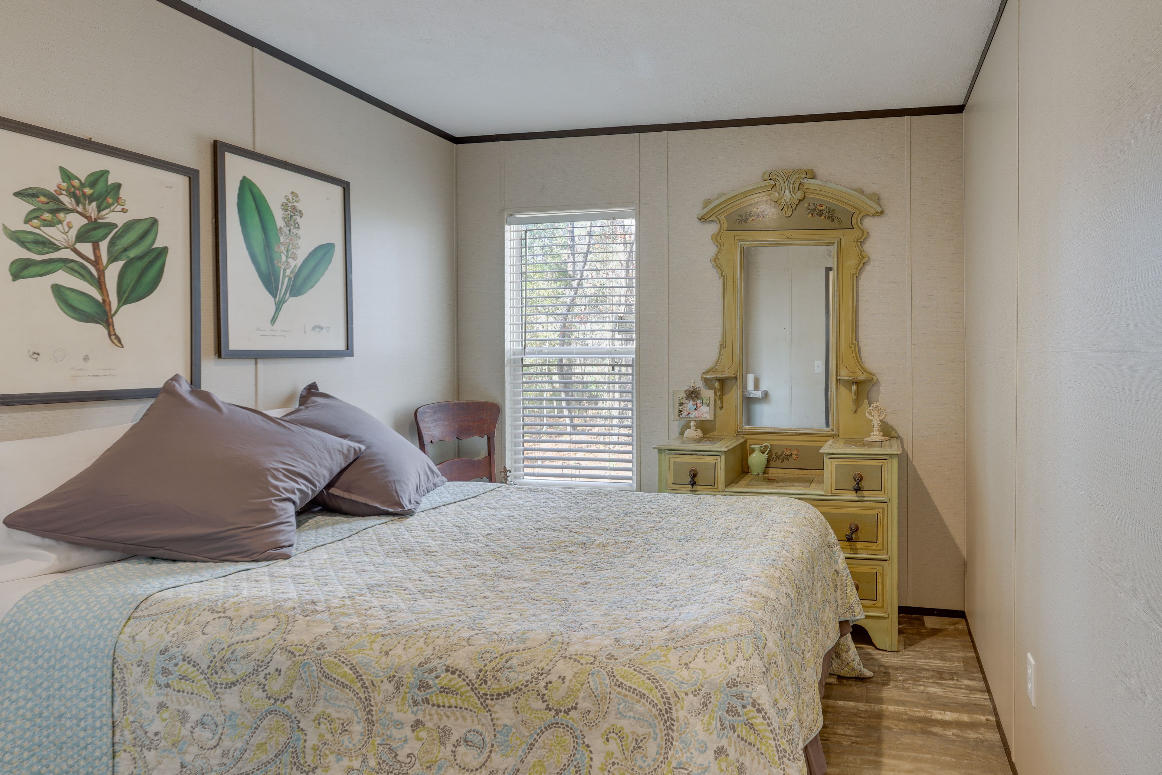 Bedroom 2 | Queen Bed | Closet | Linens Provided
