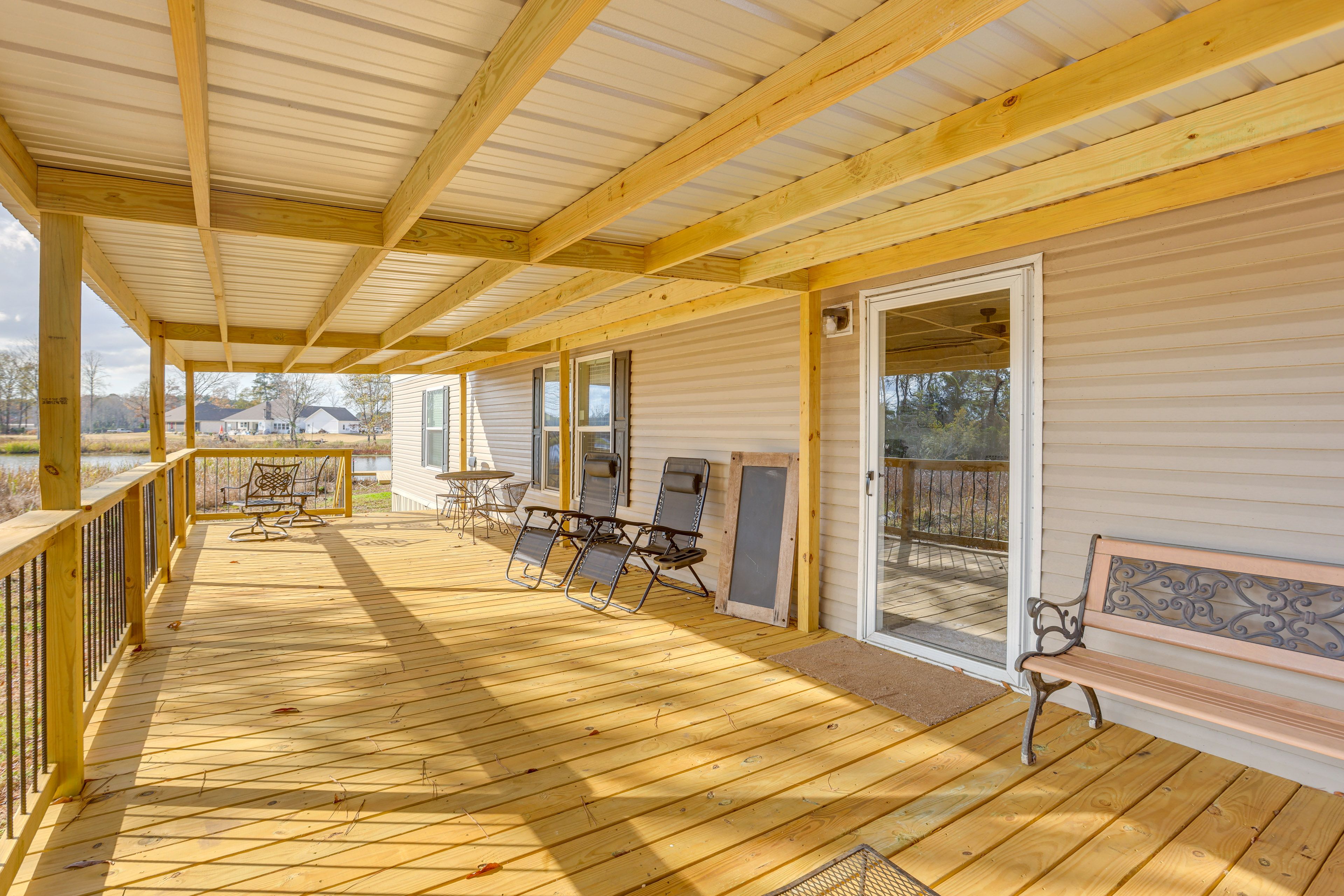 Deck | Outdoor Seating & Dining