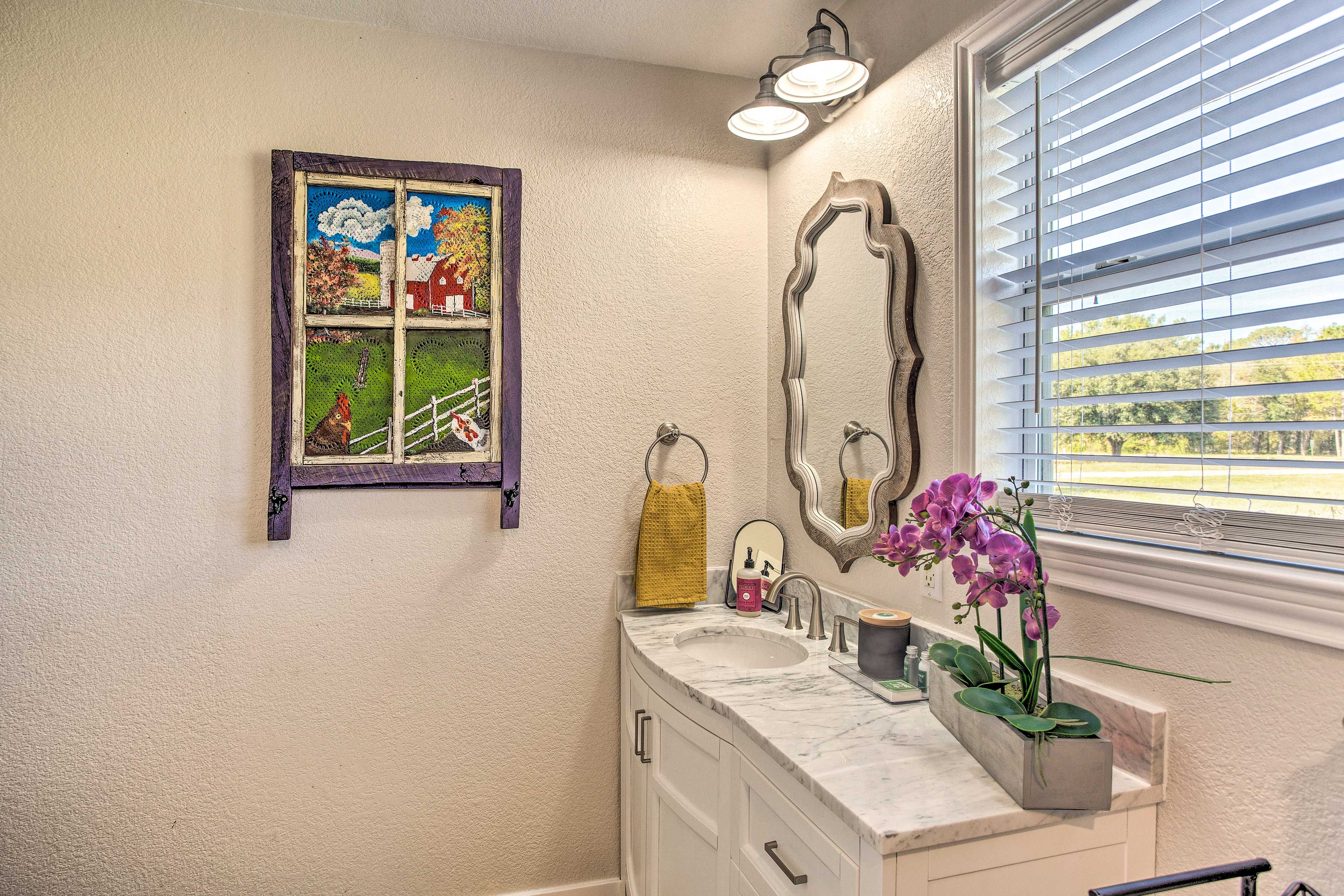 Full Bathroom | Complimentary Toiletries