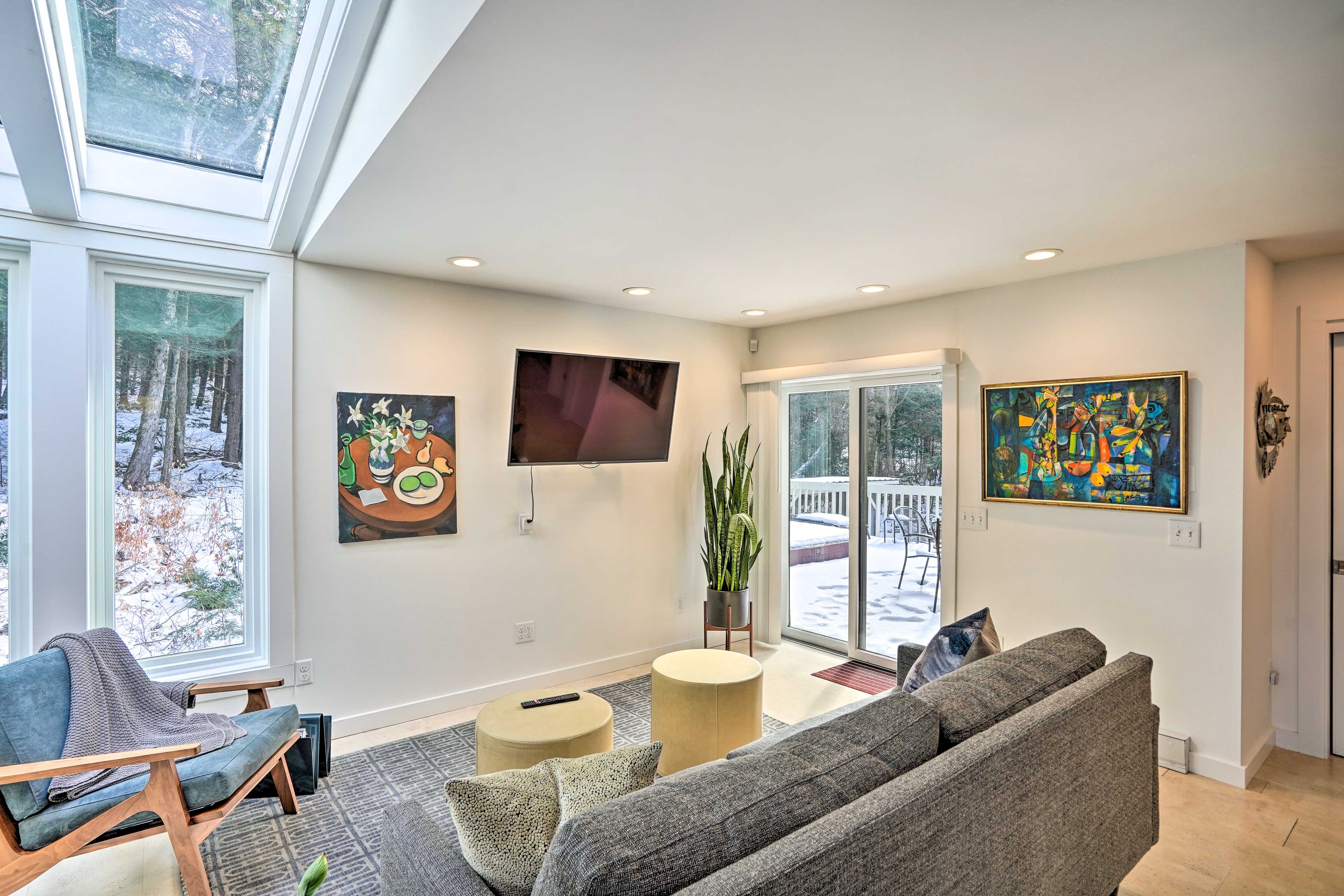 Family Room | 2nd Floor | Wood-Burning Stove | Smart TV | Skylights