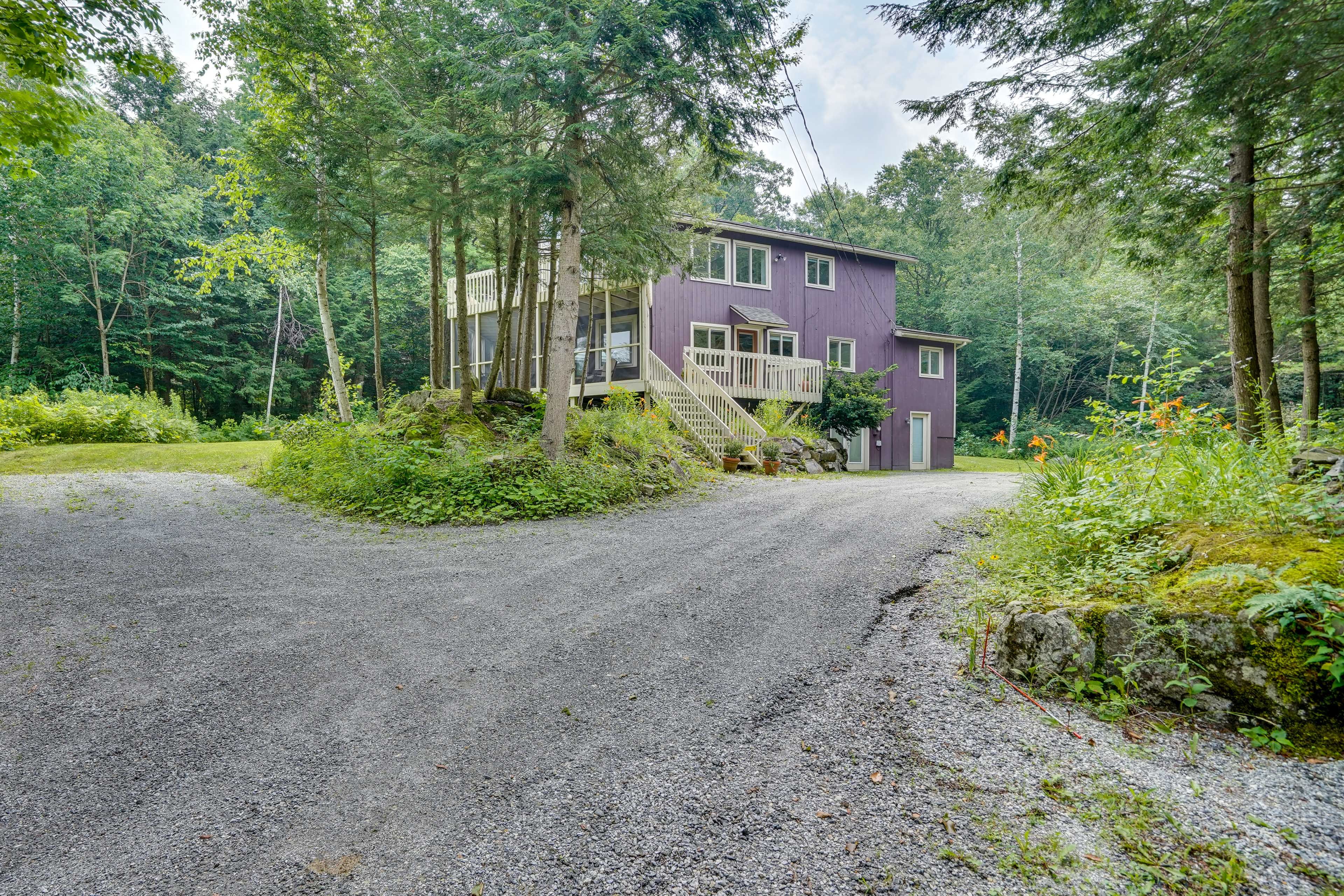 Parking | Gravel Driveway (4 Vehicles)