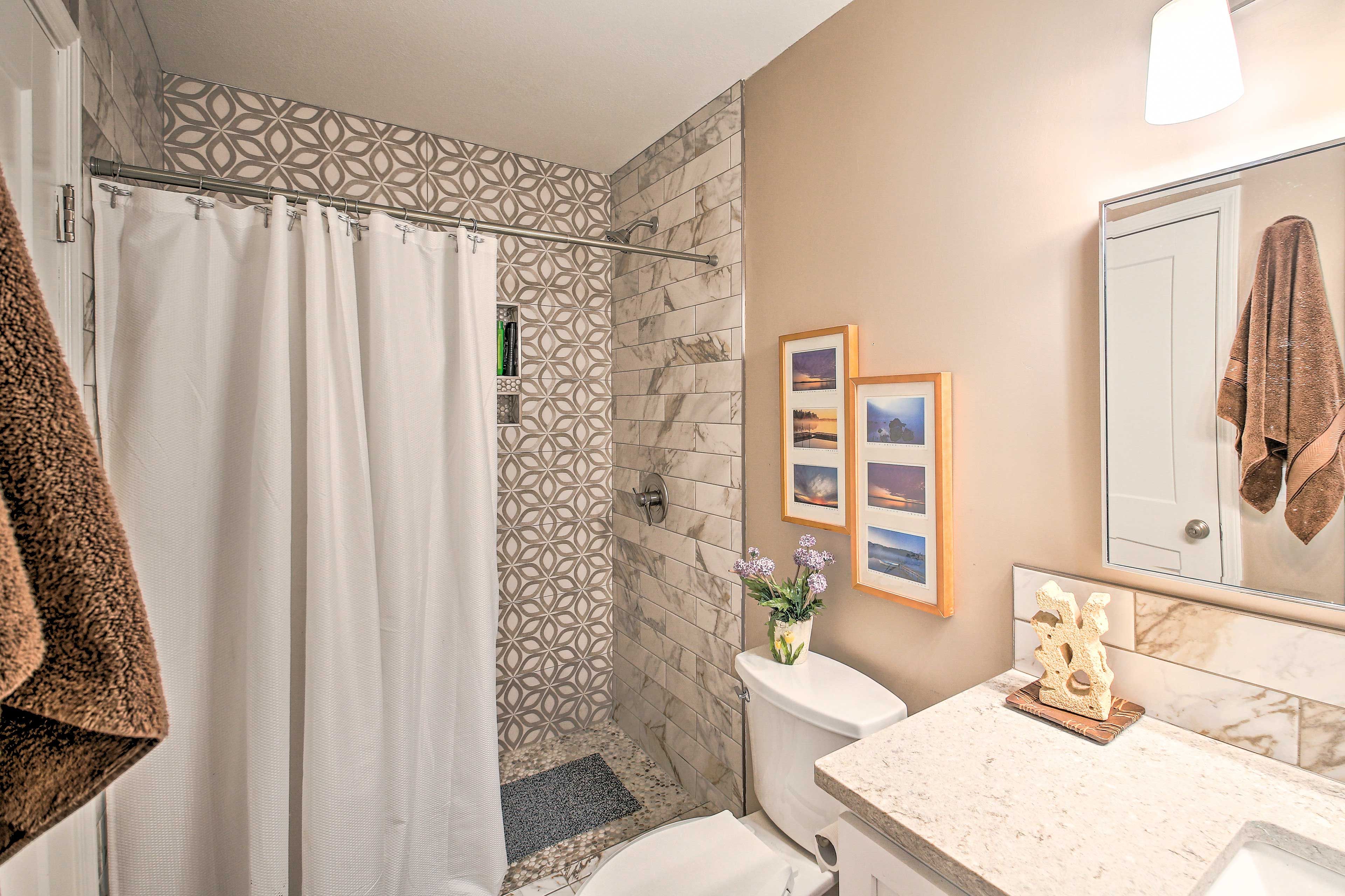 En-Suite Bathroom | Towels Provided | Complimentary Toiletries | Hair Dryer