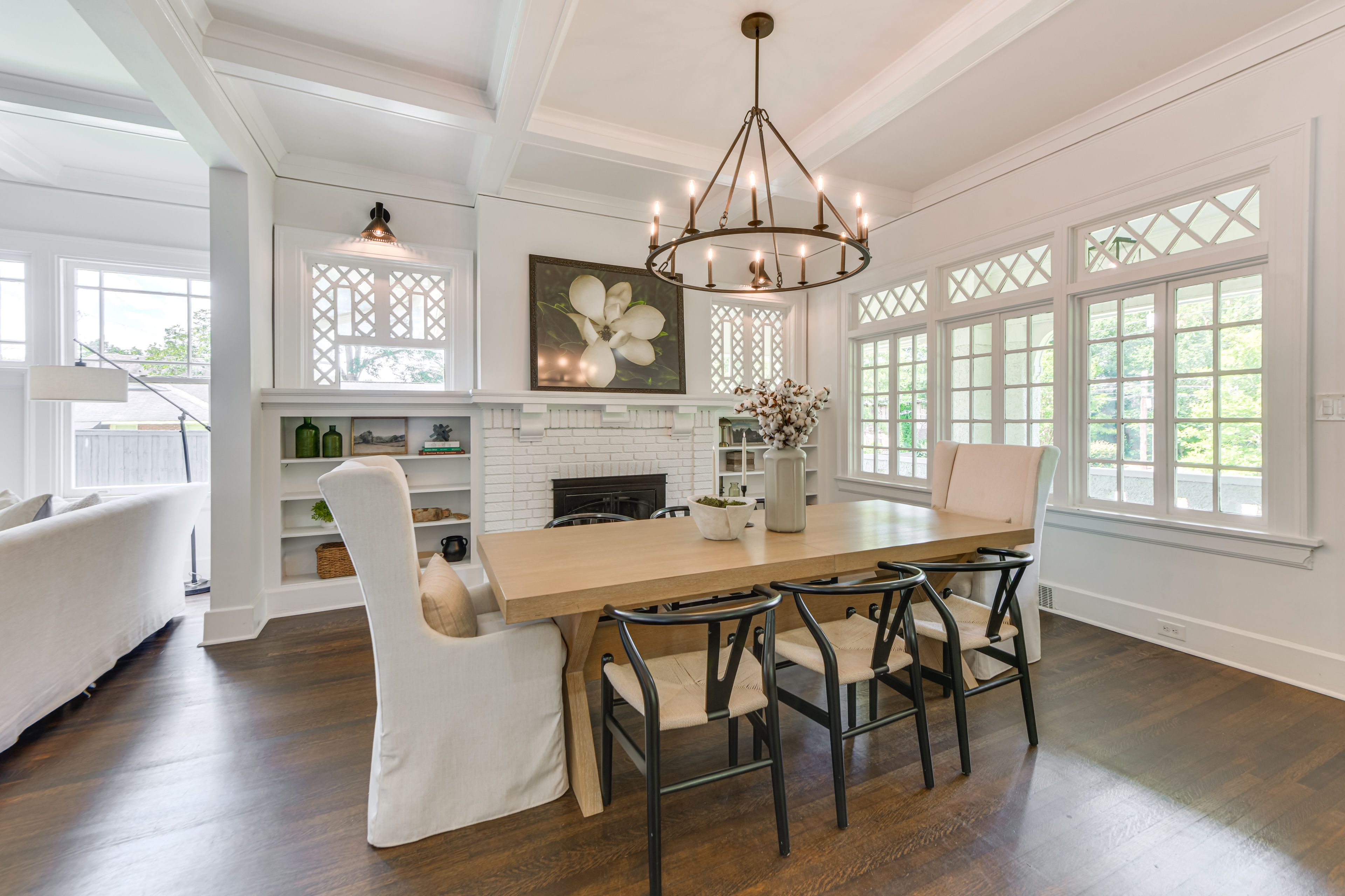 Dining Room | Dishes & Flatware Provided