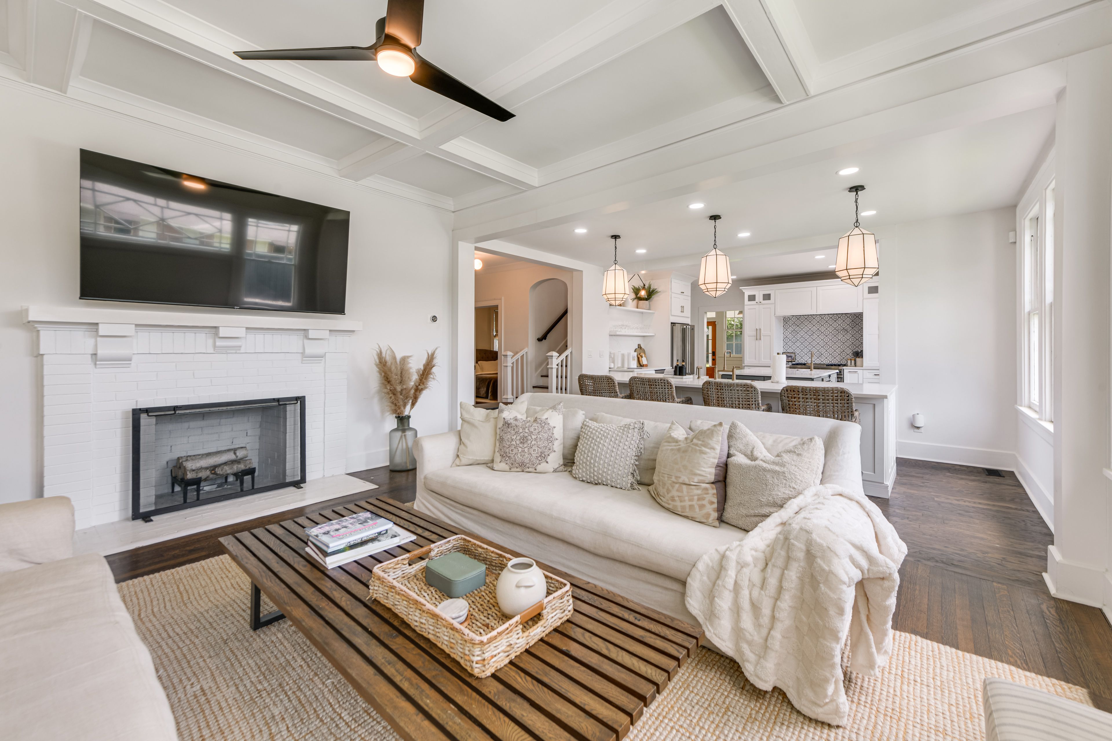 Living Room | 1st Floor | Smart TV | Free WiFi