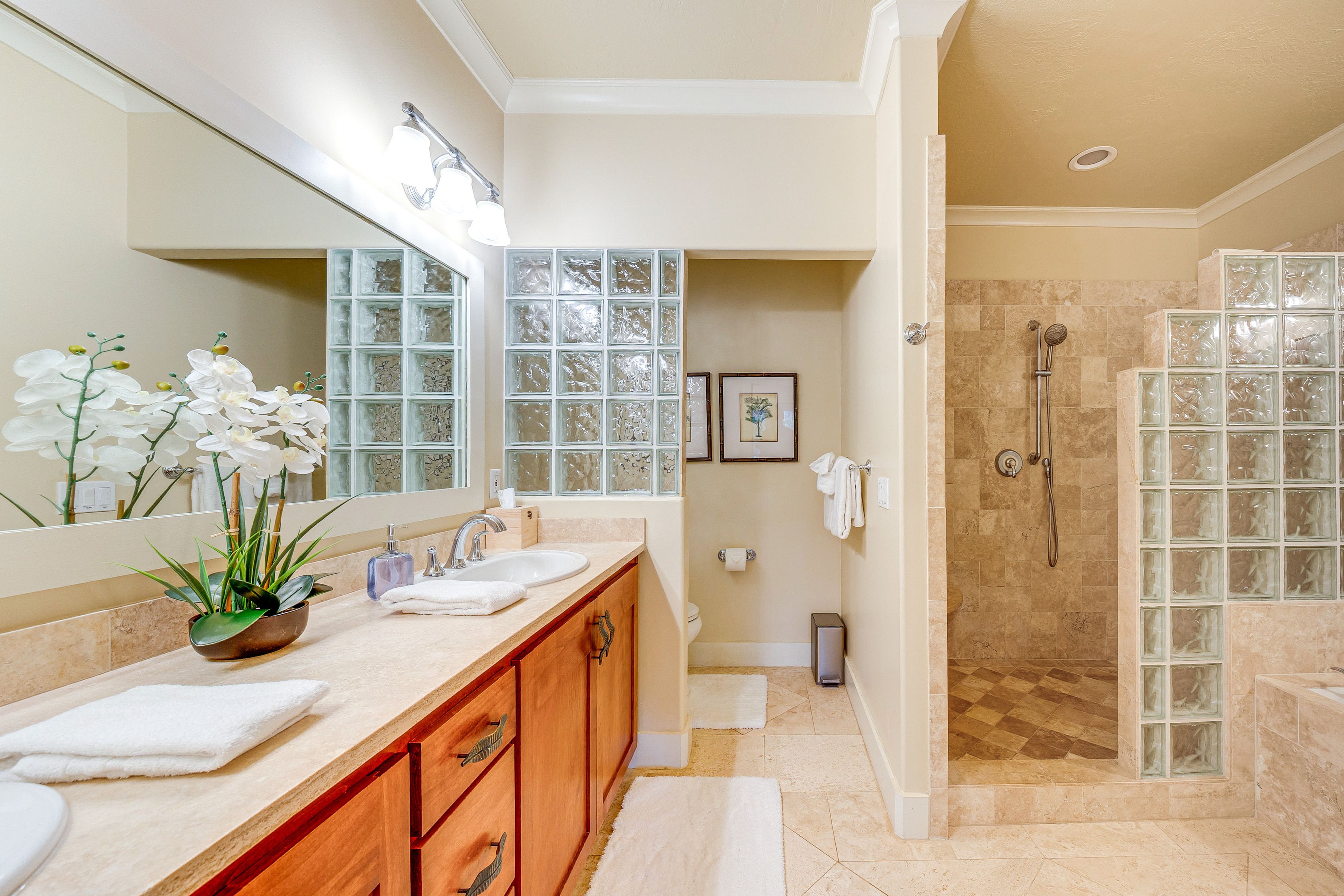 En-Suite Bathroom | Double Sinks | Jetted Tub
