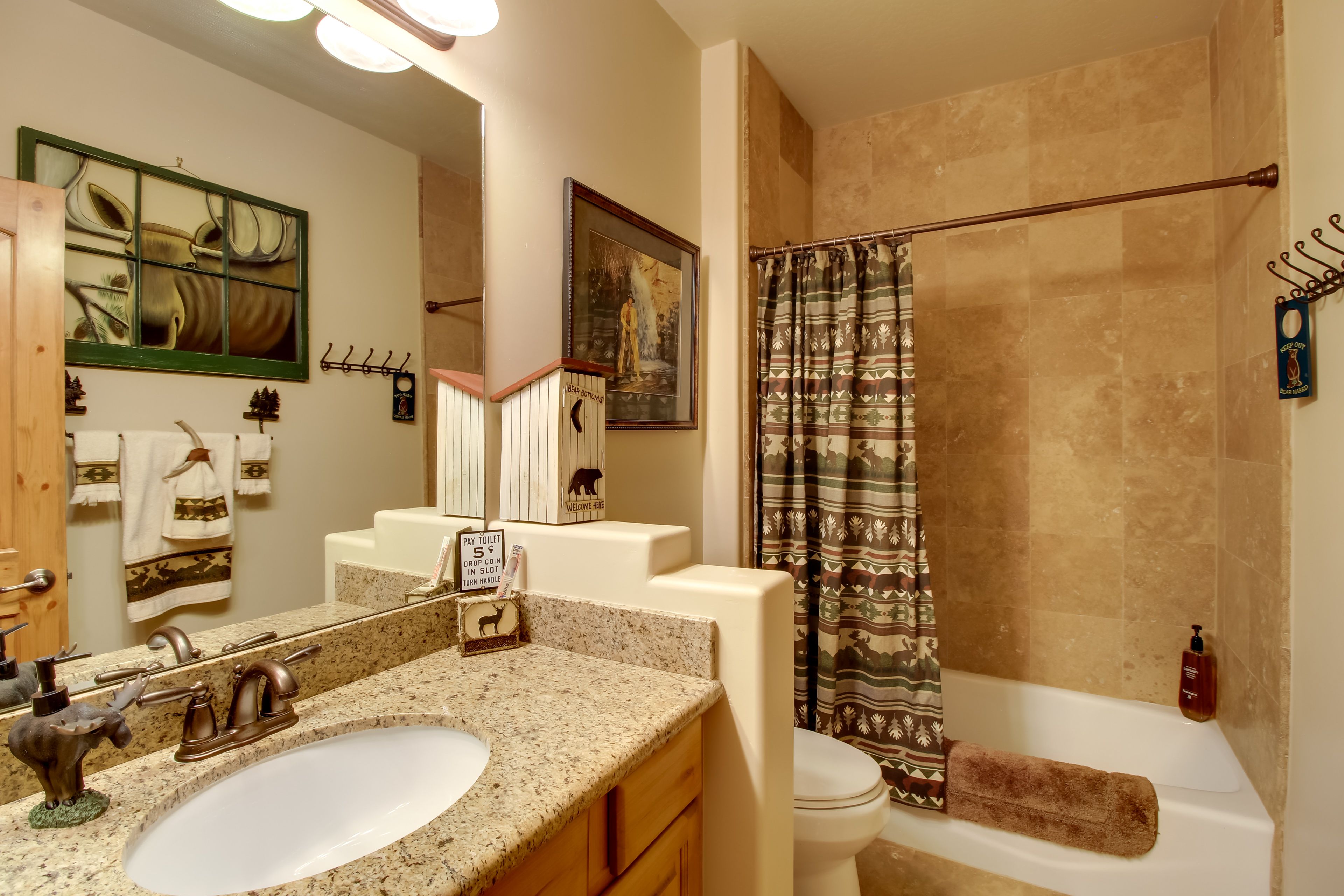 Full Bathroom | Complimentary Toiletries