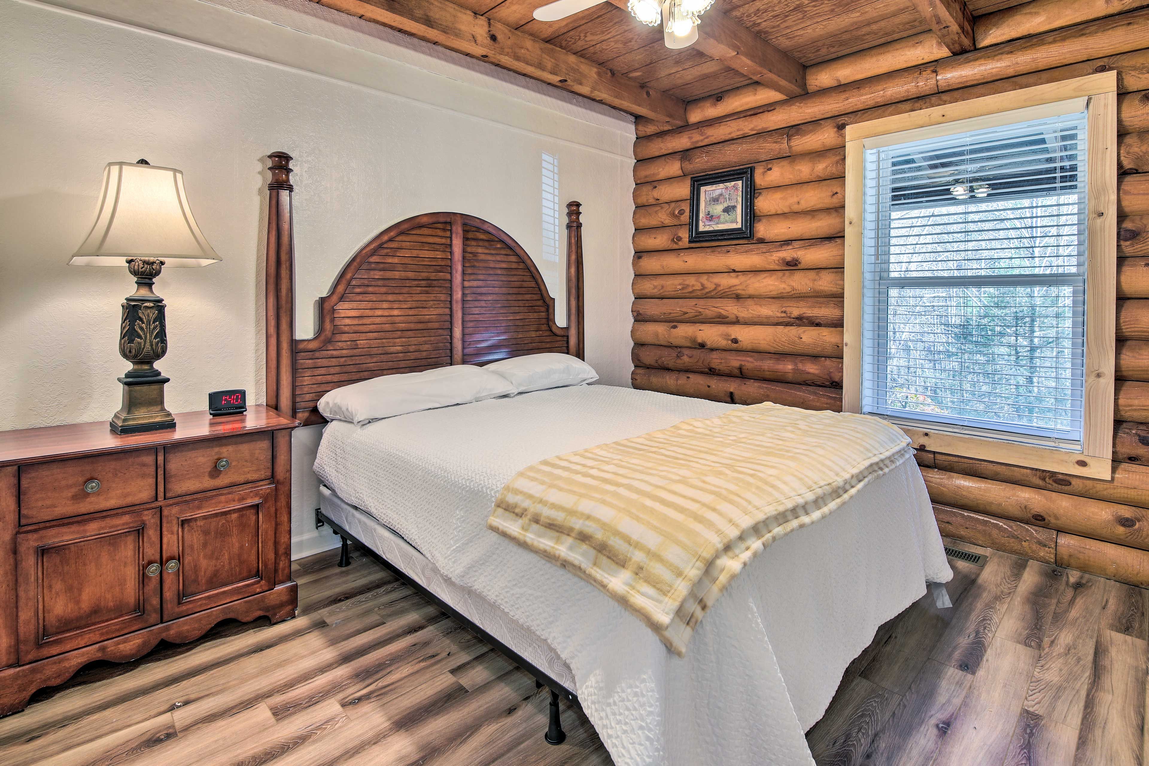 Bedroom 2 | Main Level | Queen Bed | Smart TV