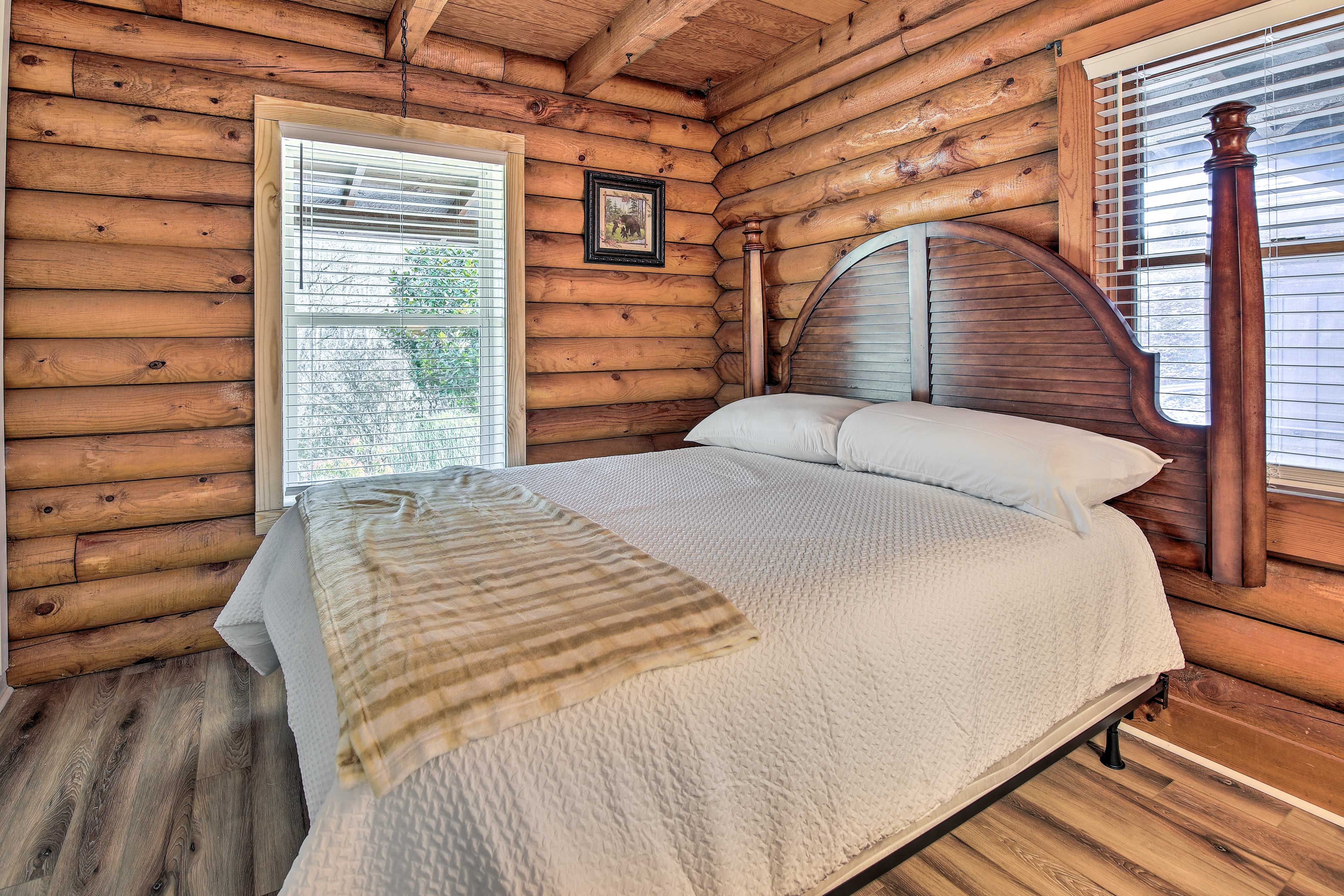 Bedroom 1 | Main Level | King Bed | Linens Provided