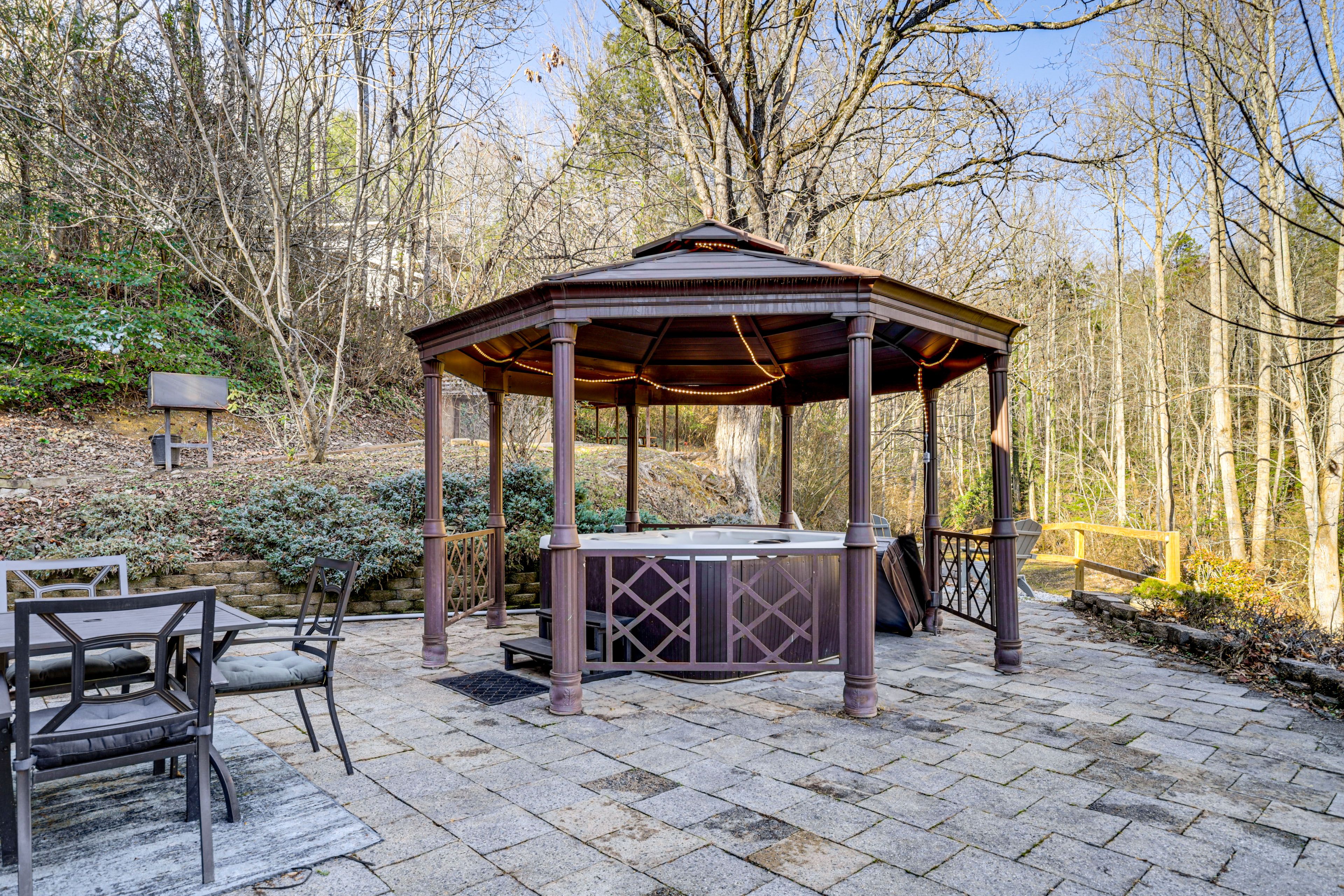 Gatlinburg Vacation Rental | 2,321 Sq Ft | 5BR | 4BA | Stairs Required