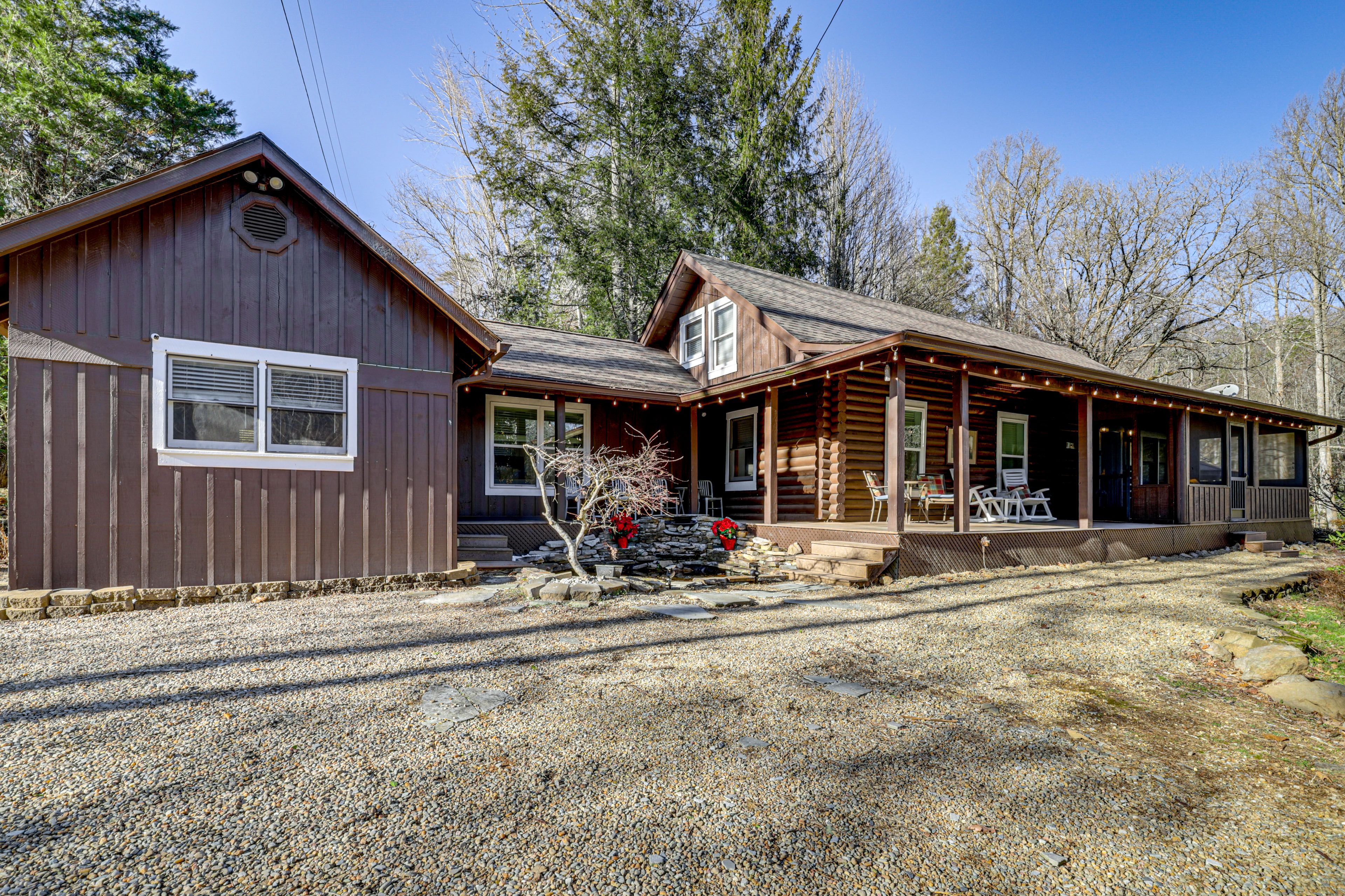 Parking | Gravel Driveway (4 Vehicles)