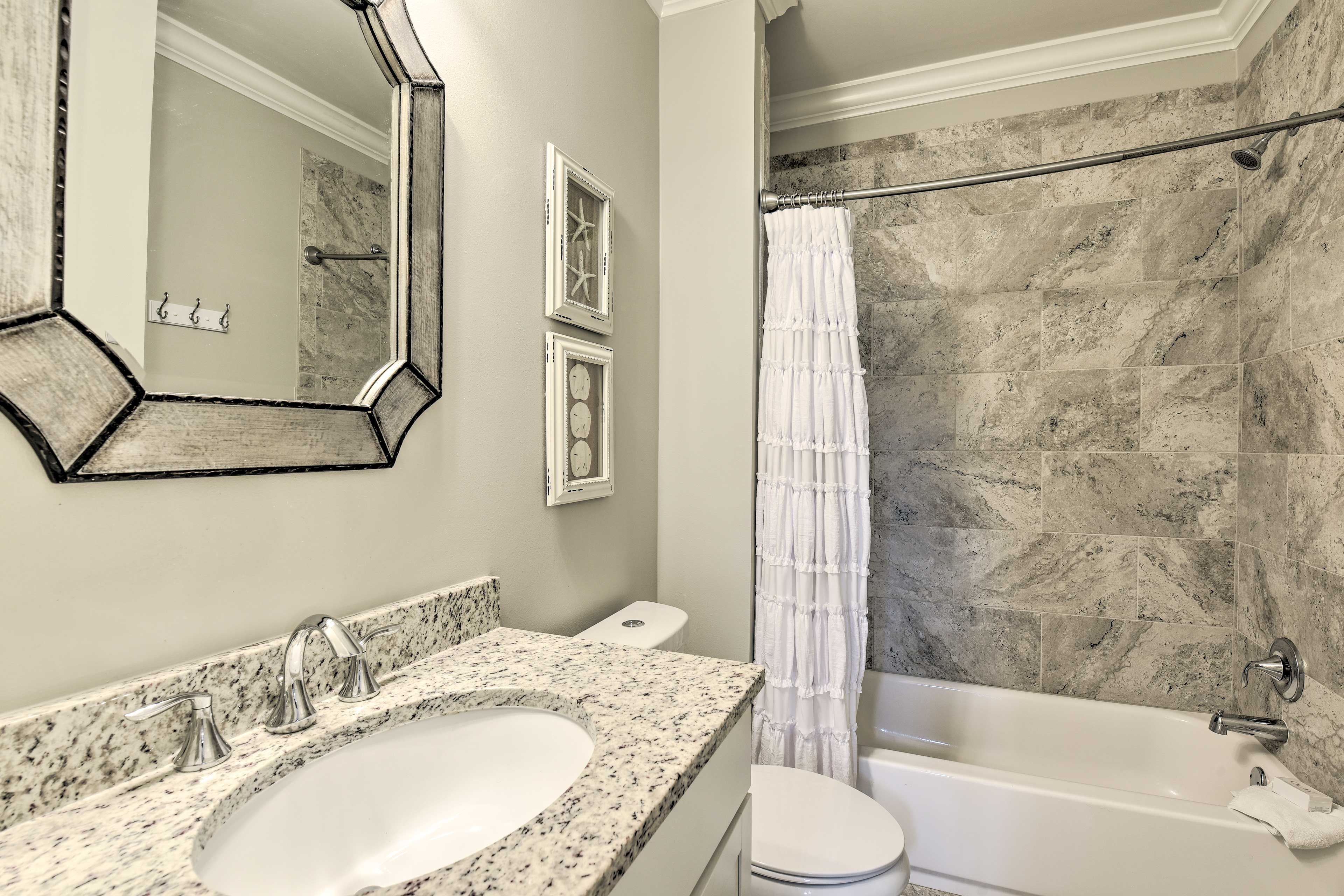 Full Bathroom | 2nd Floor