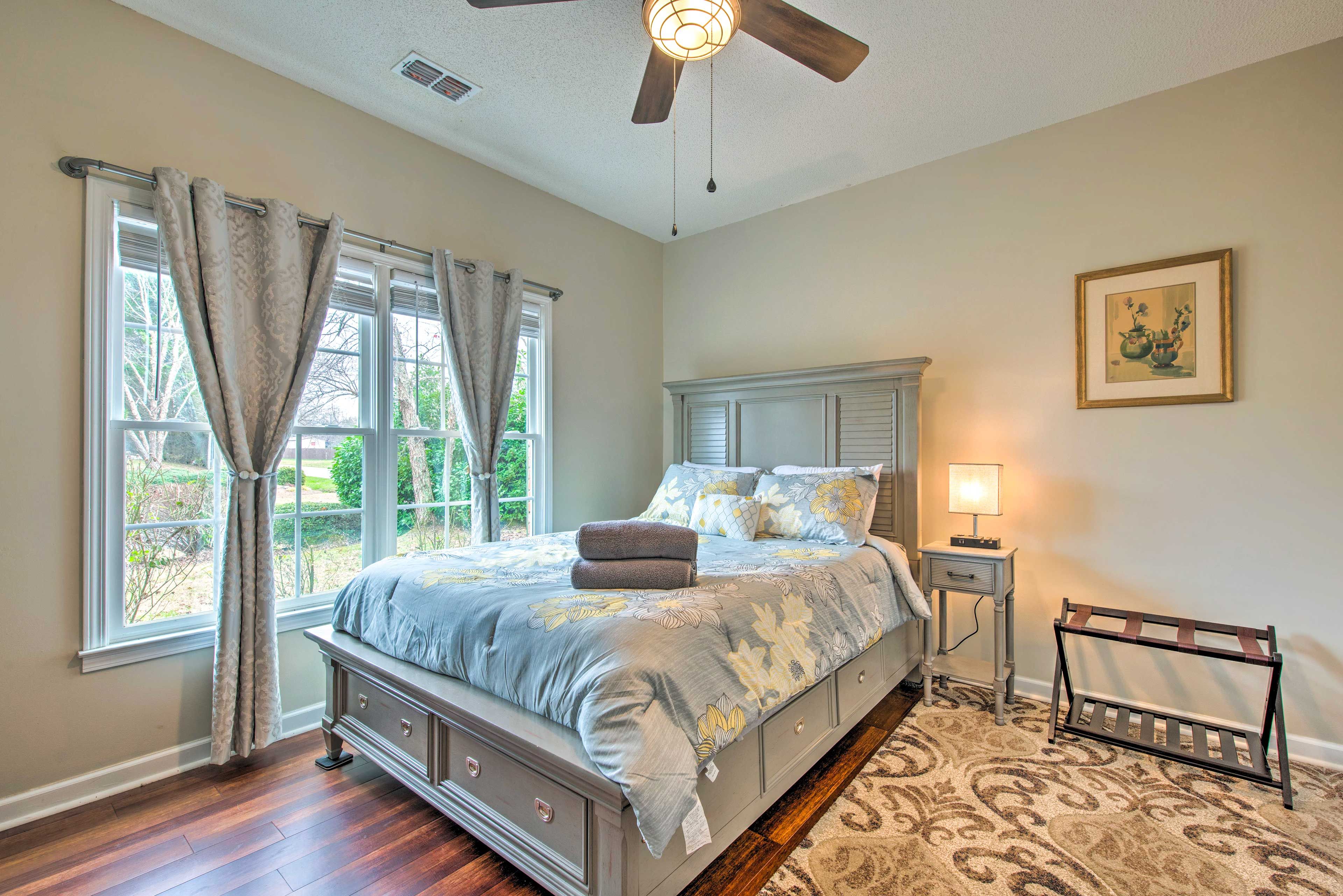 Bedroom 3 | Queen Bed