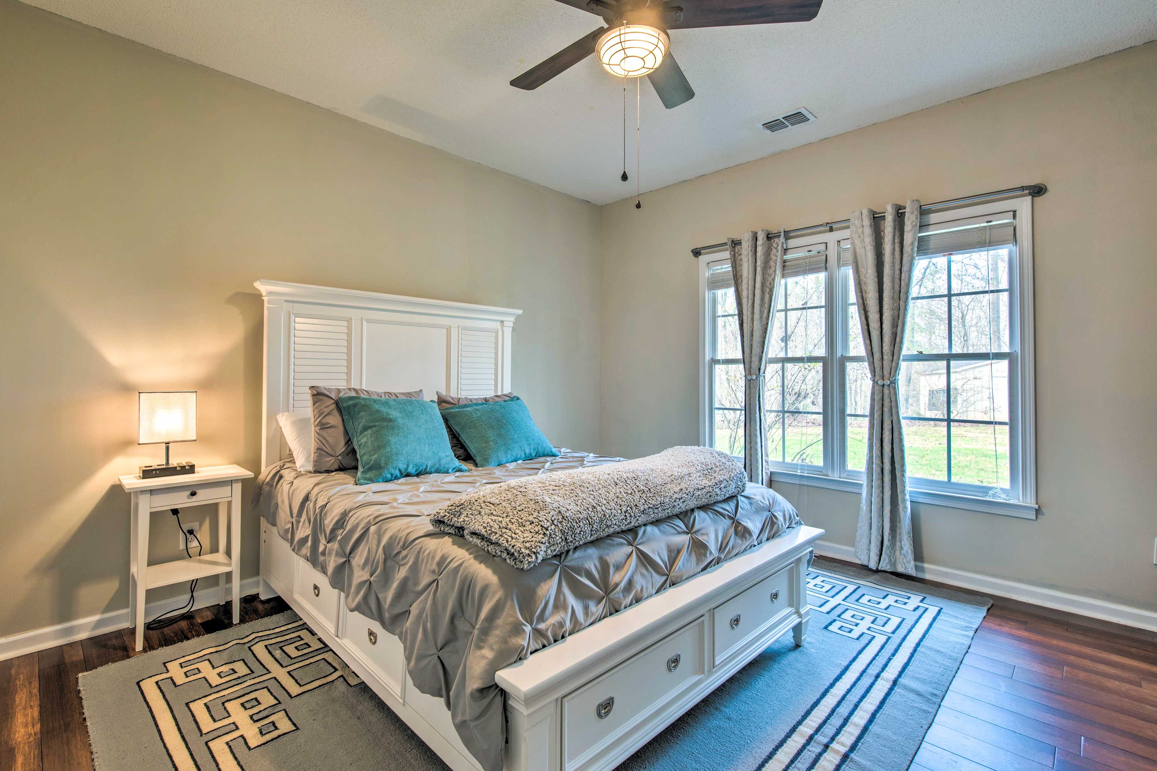 Bedroom 2 | Queen Bed