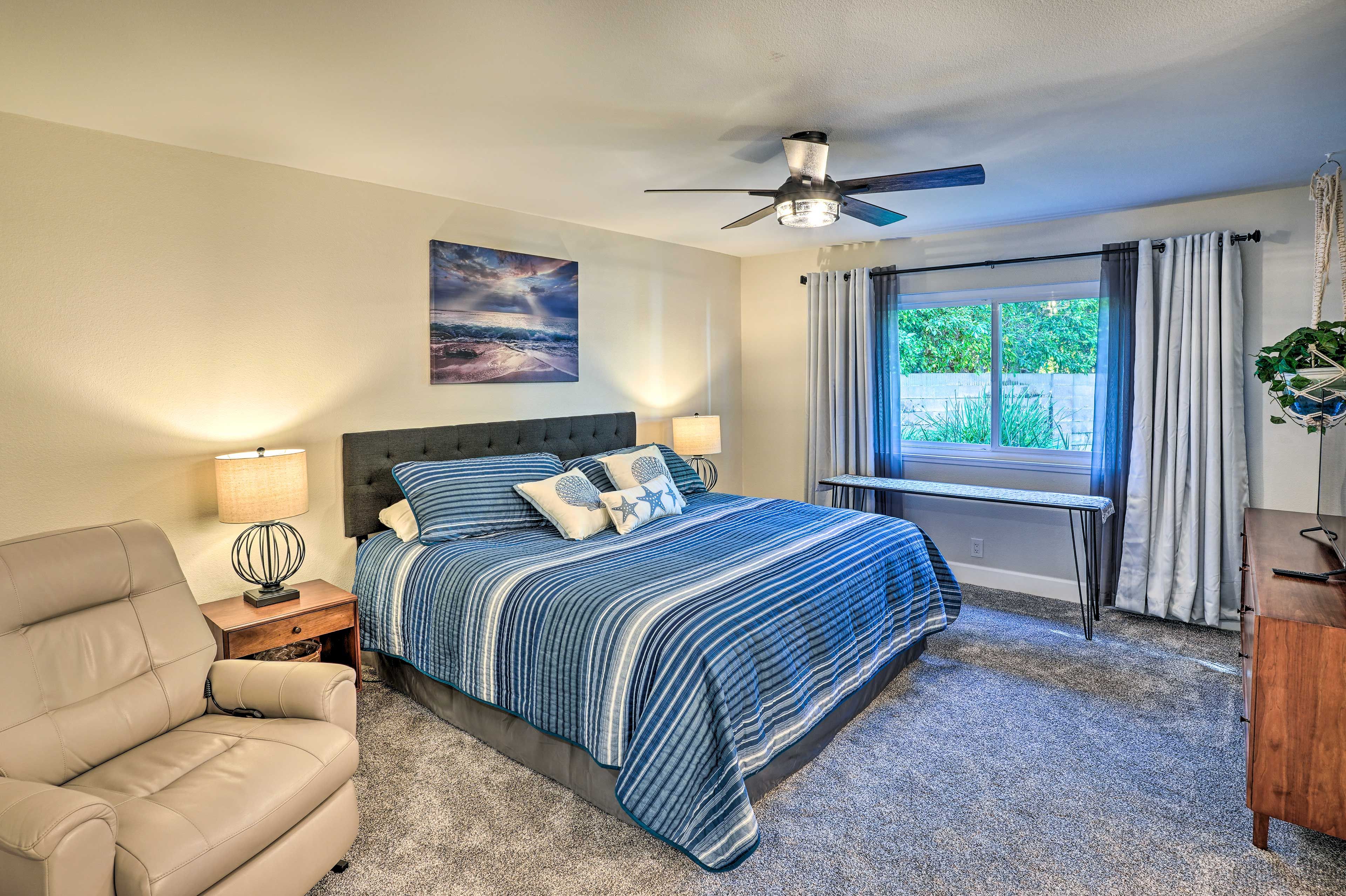 Bedroom 1 | King Bed | Smart TV | En-Suite Bathroom