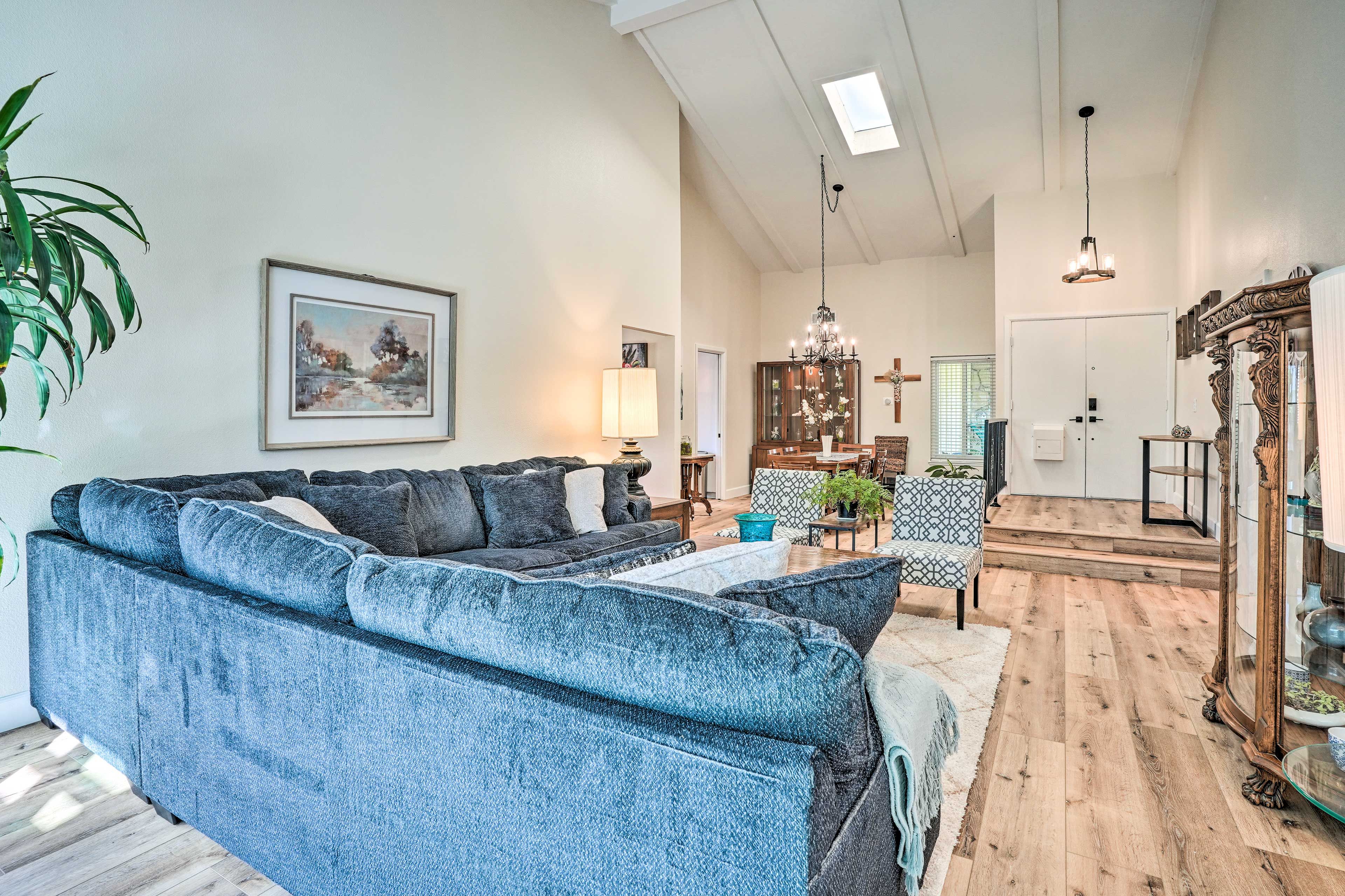 Living Area | Central Air Conditioning | Ceiling Fans