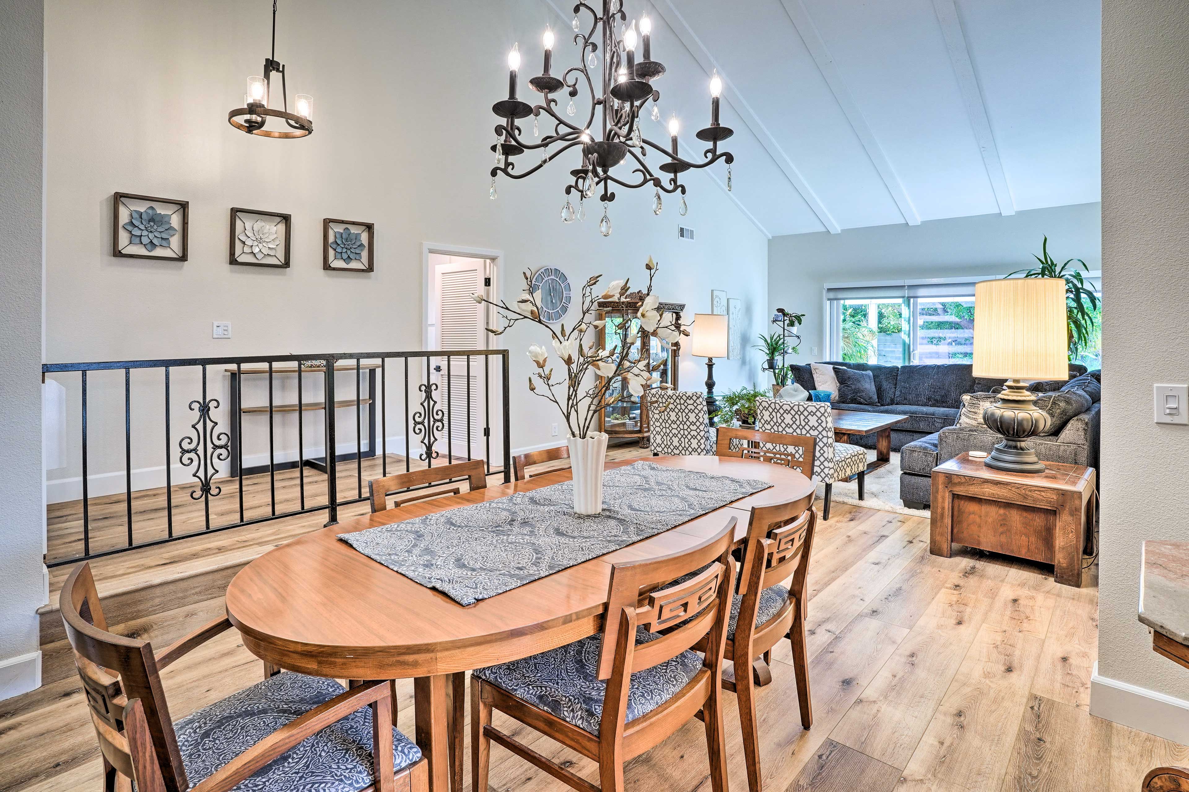 Dining Area | Dining Table | Dishware/Flatware