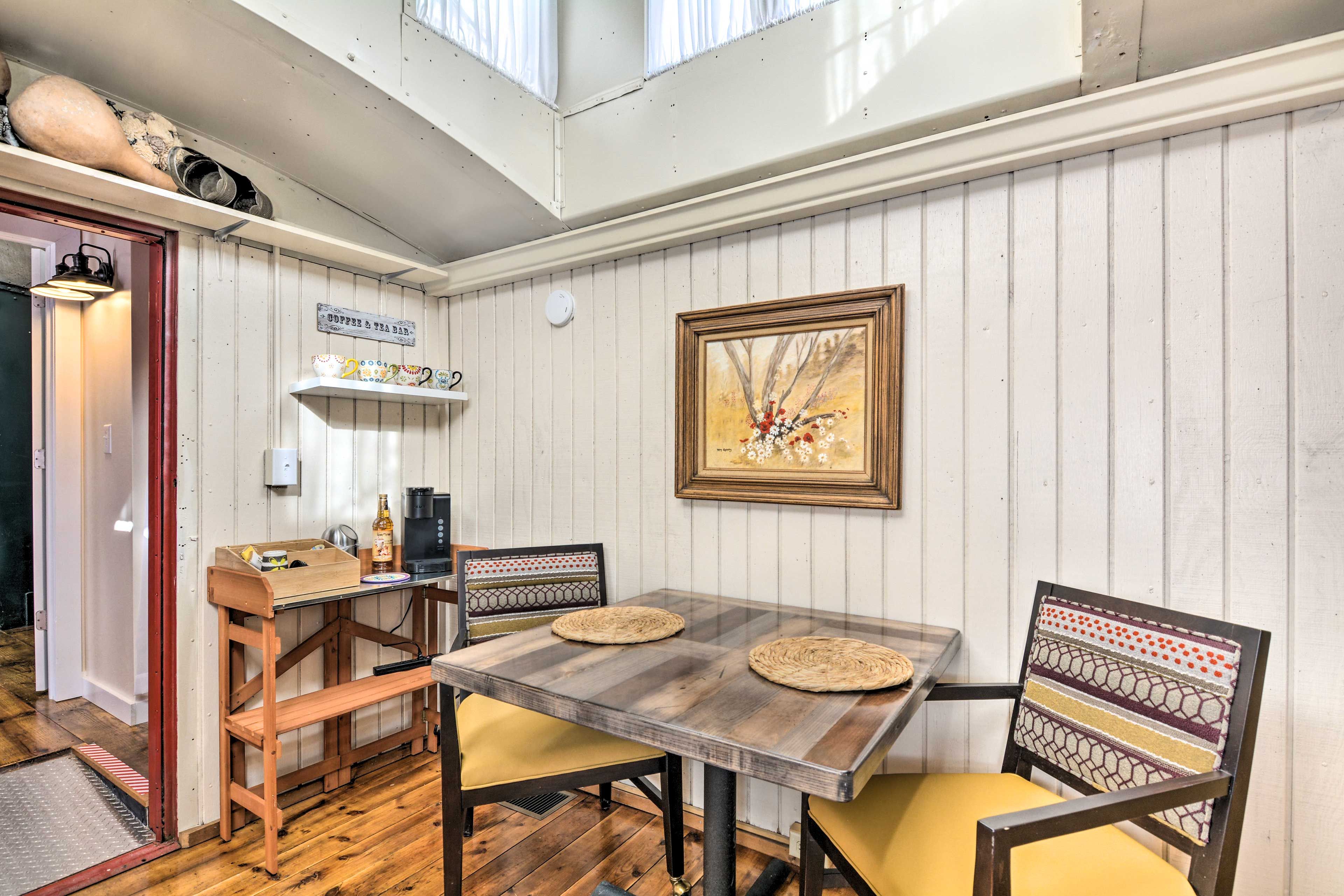 Dining Area | Dishware & Flatware Provided