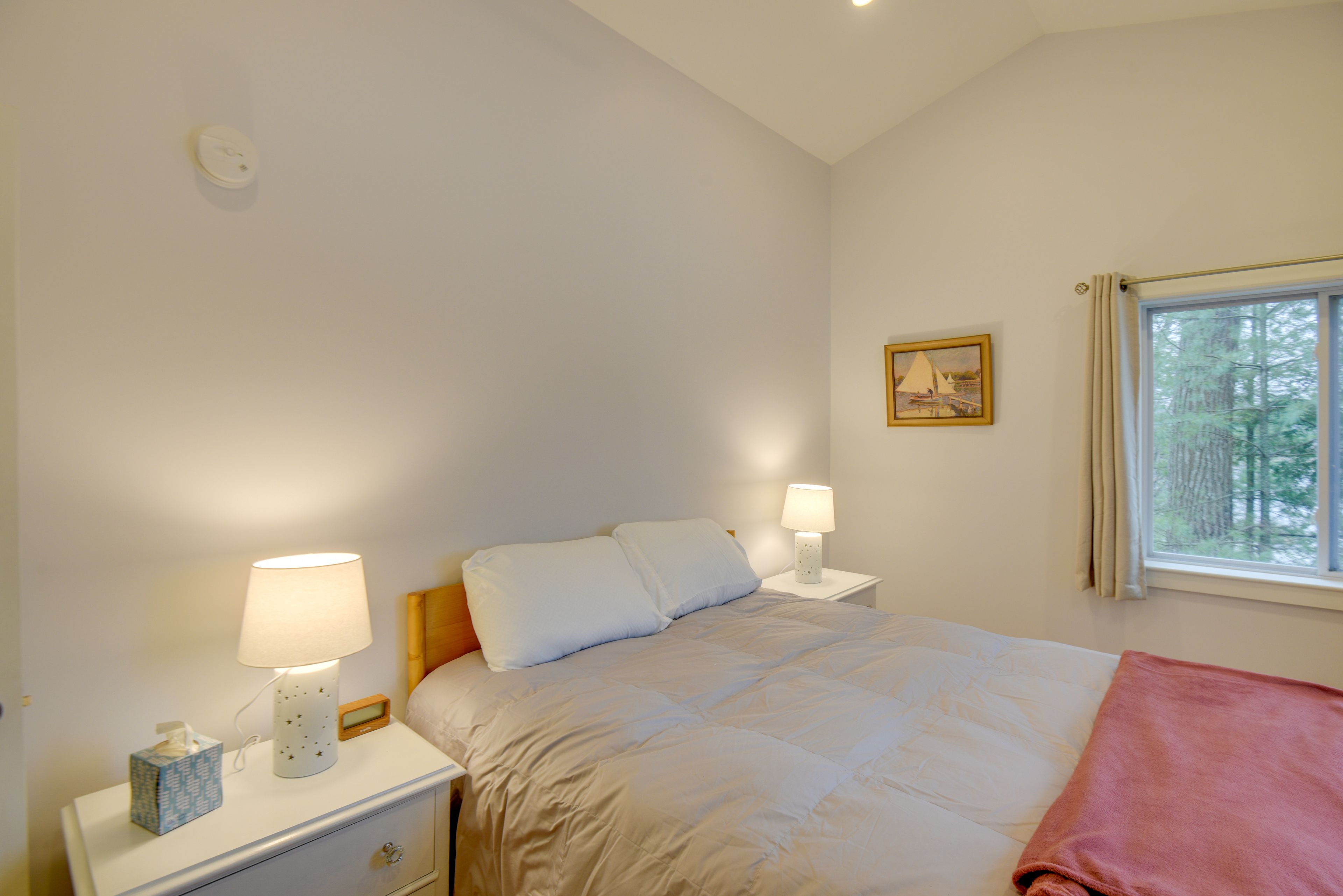 Bedroom 1 | Queen Bed