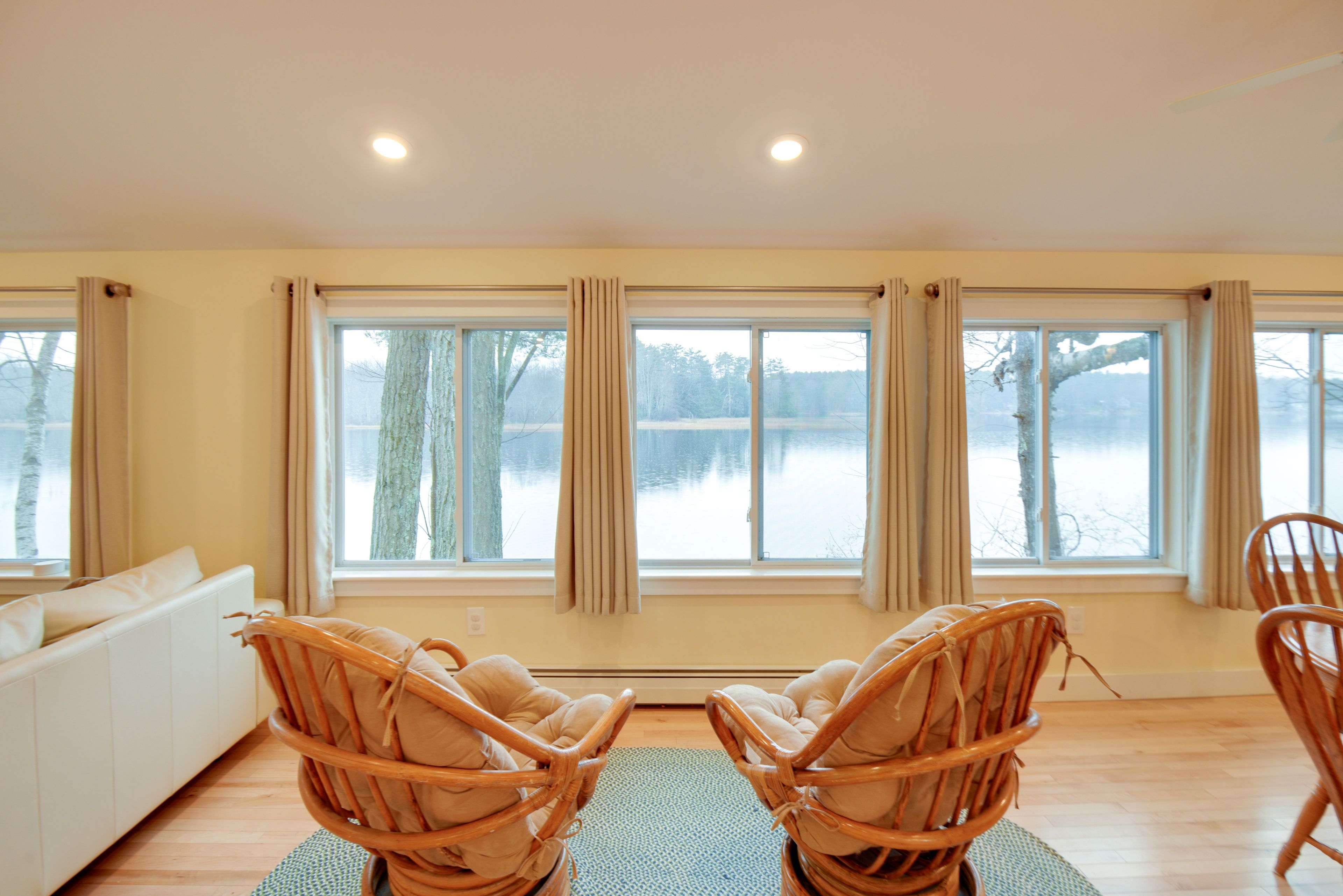 Living Room | Free WiFi