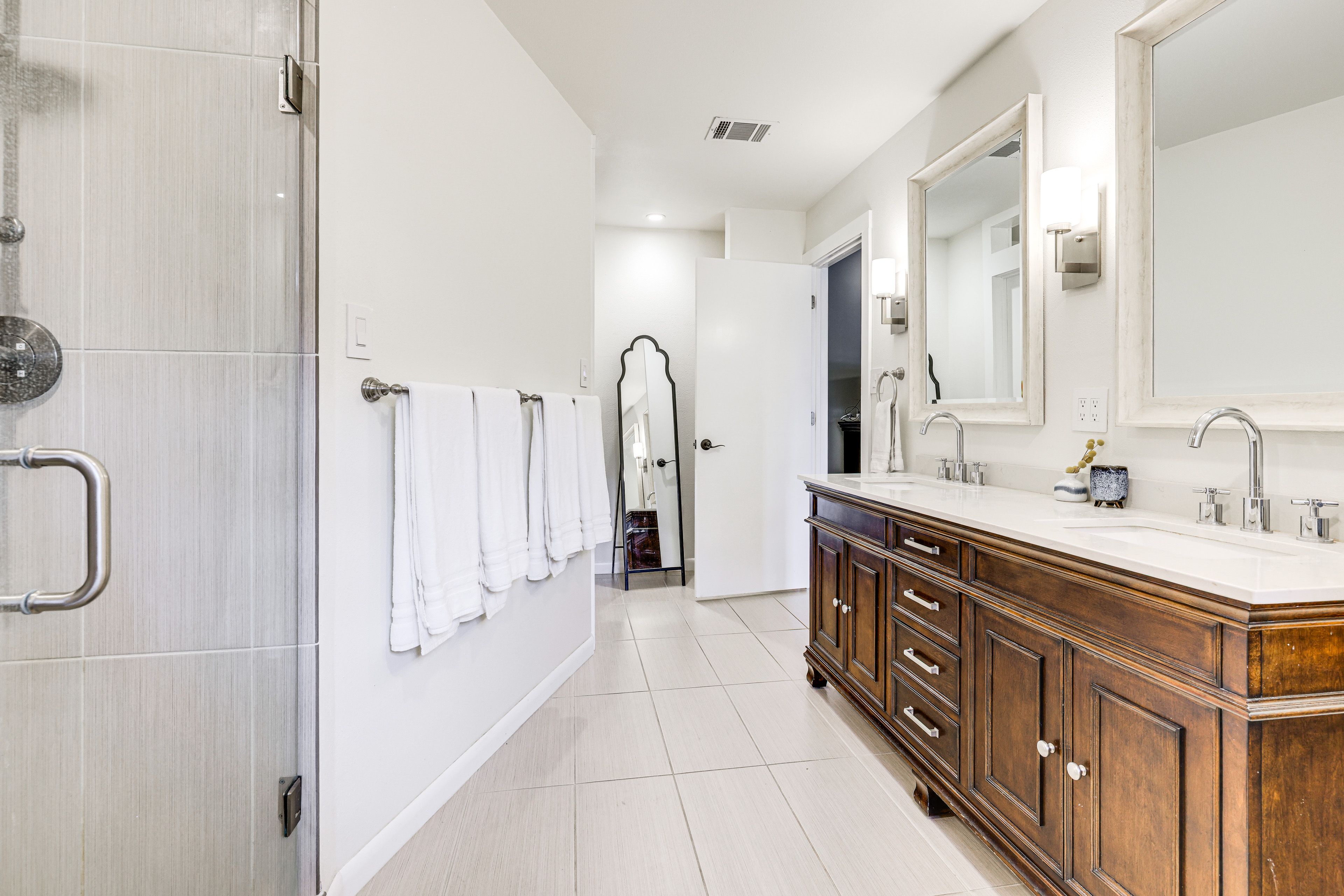 En-Suite Bathroom | Towels Provided | Complimentary Toiletries