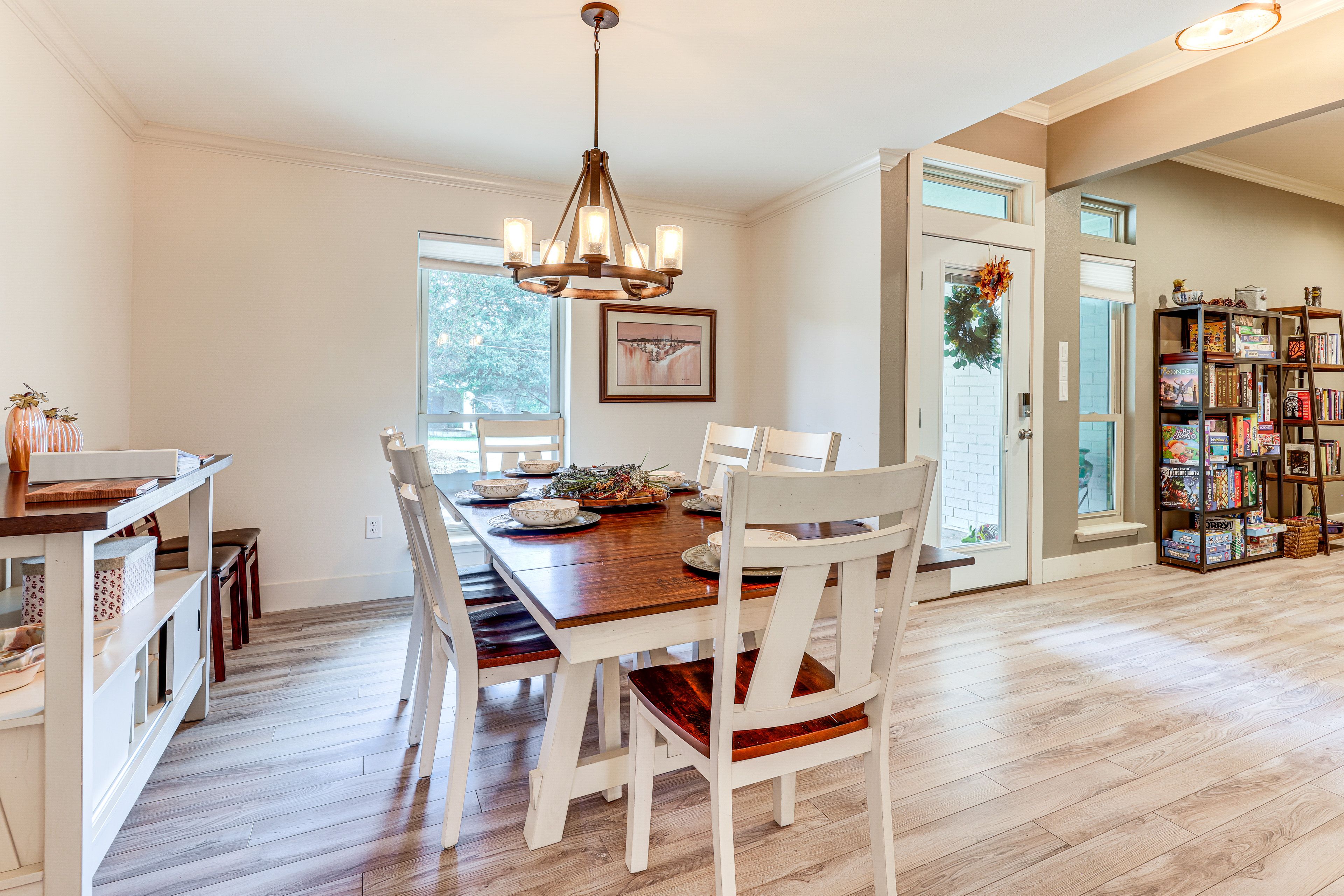 Dining Area | Dishware & Flatware Provided
