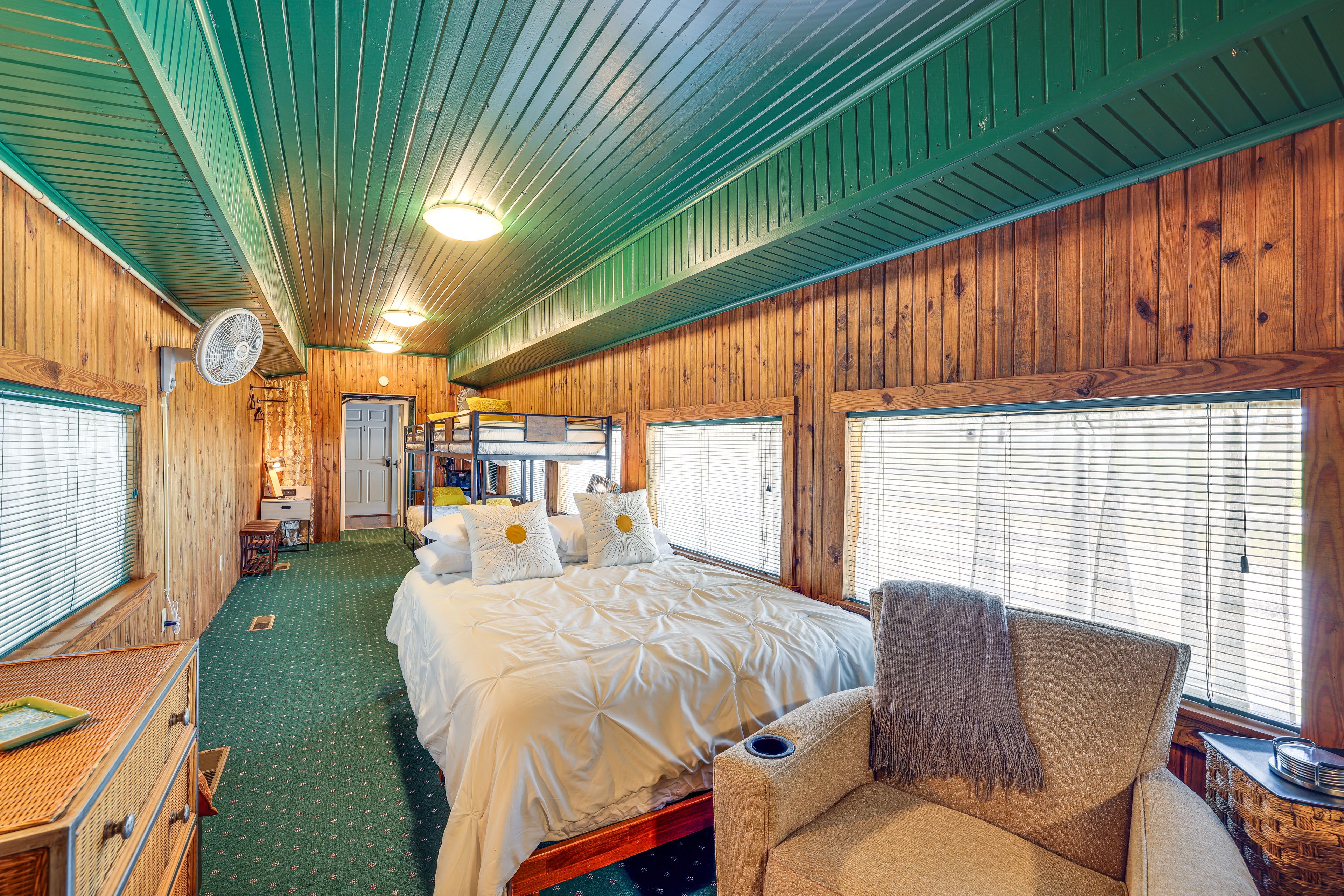 Studio | Queen Bed | 2 Twin Bunk Beds