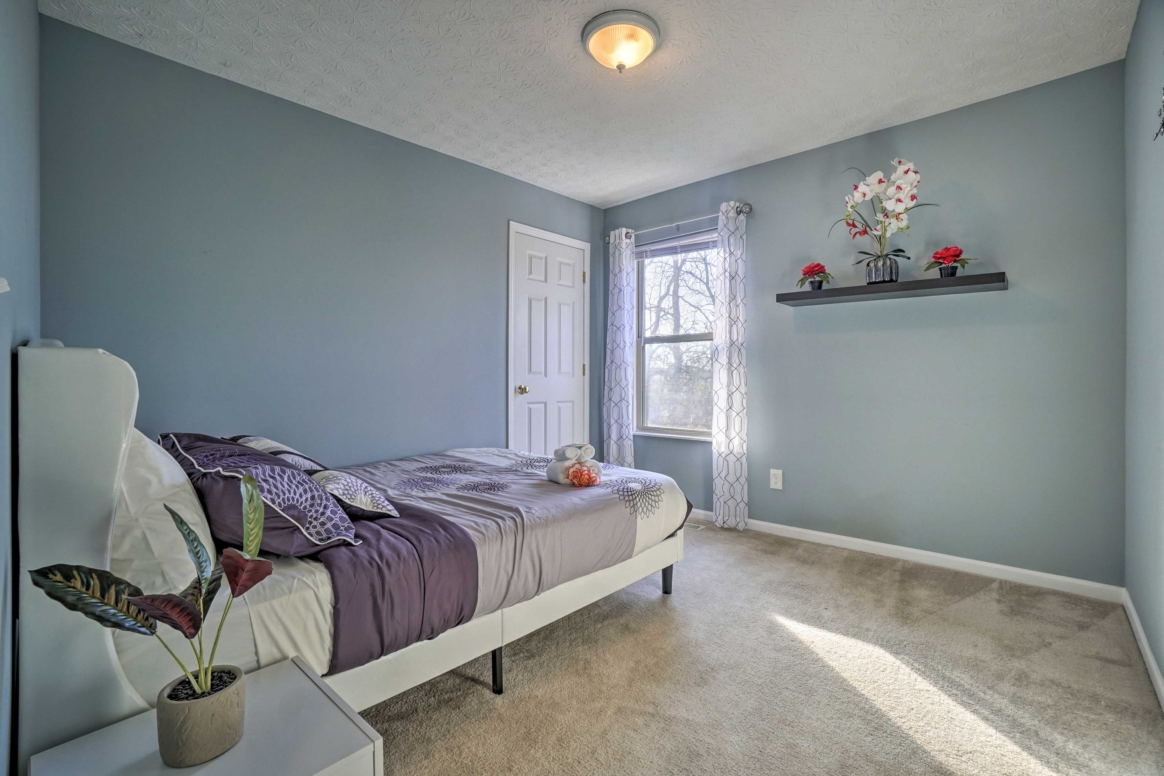 Bedroom 2 | Queen Bed