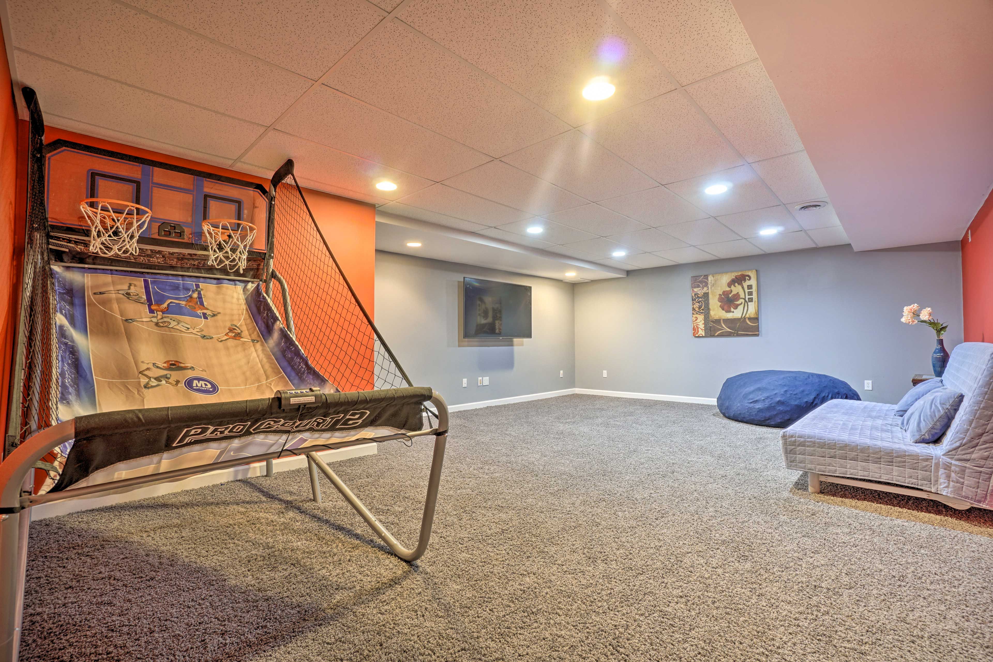 Basement | 2 Queen Futons