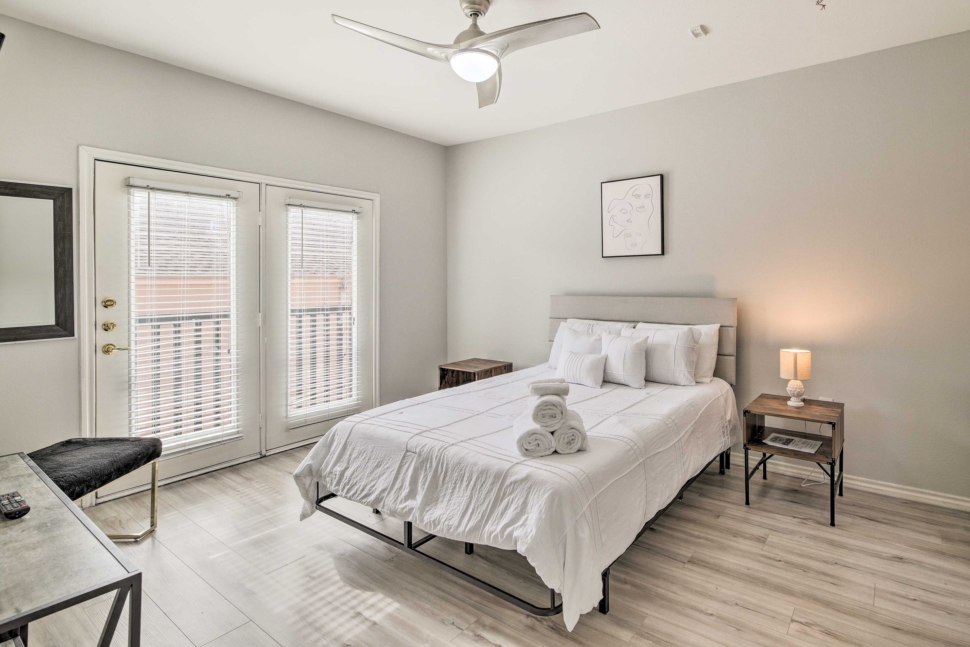 Bedroom | Queen Bed