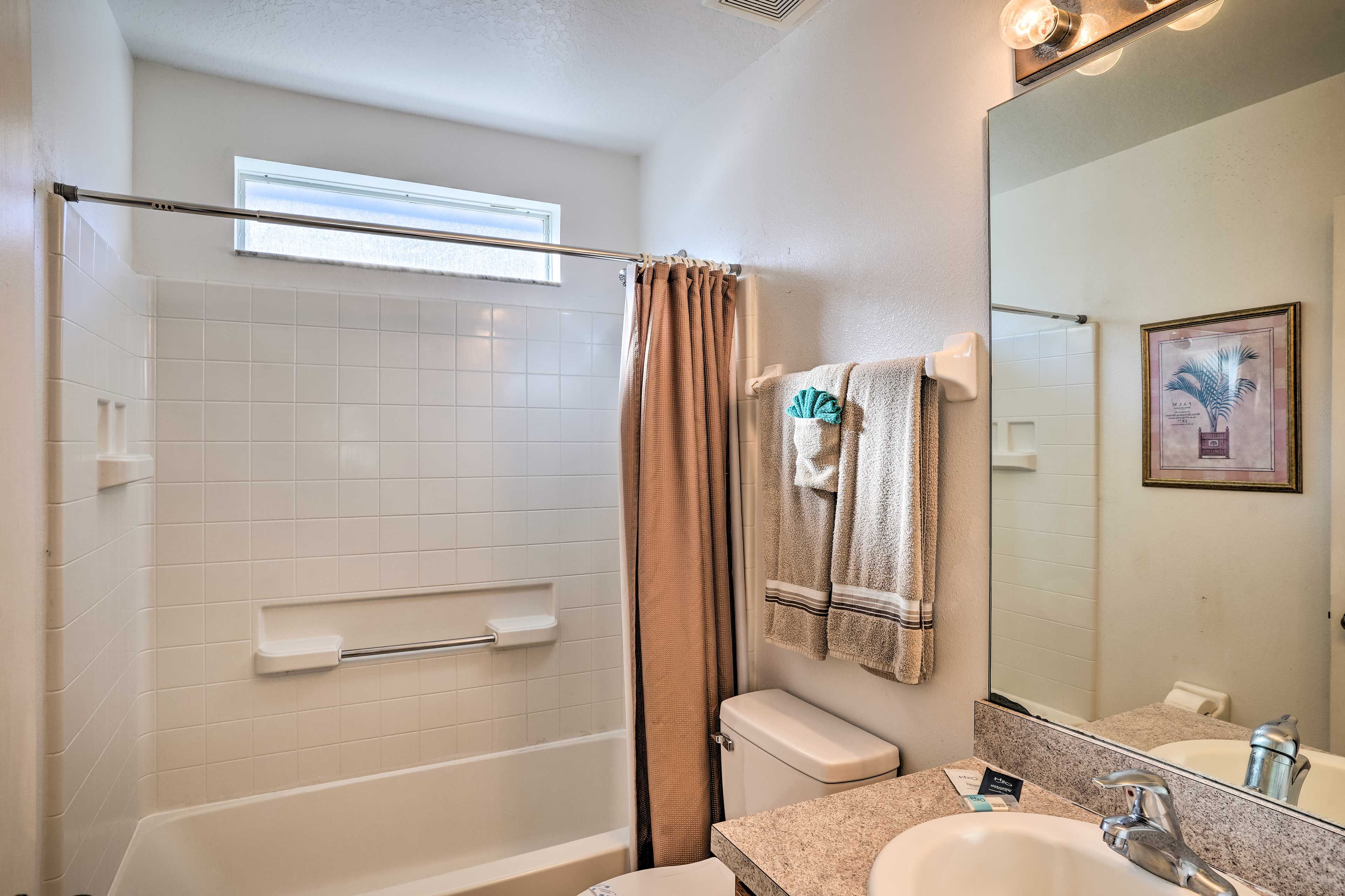 Full Bathroom | Complimentary Toiletries