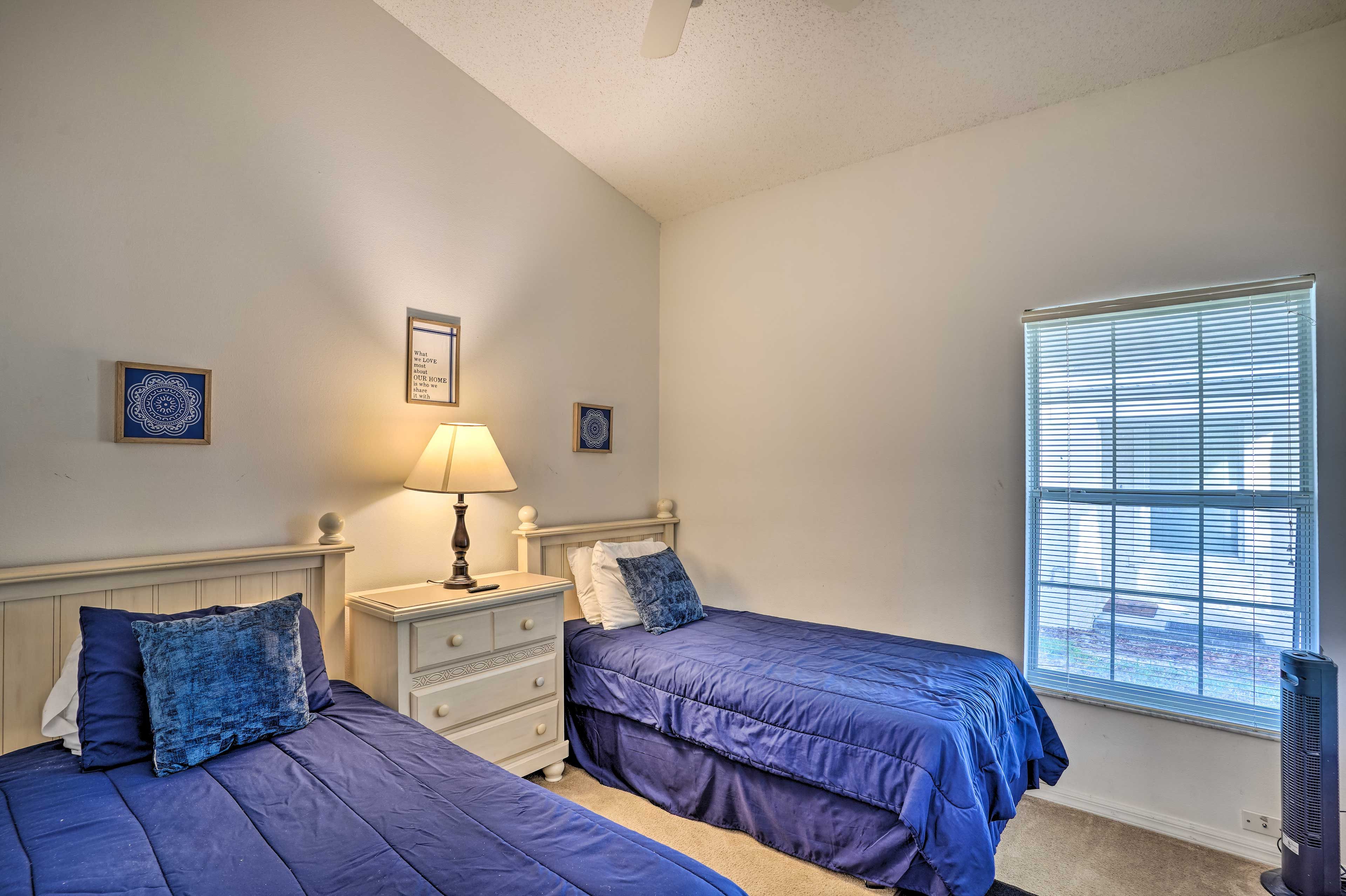 Bedroom 2 | 2 Twin Beds