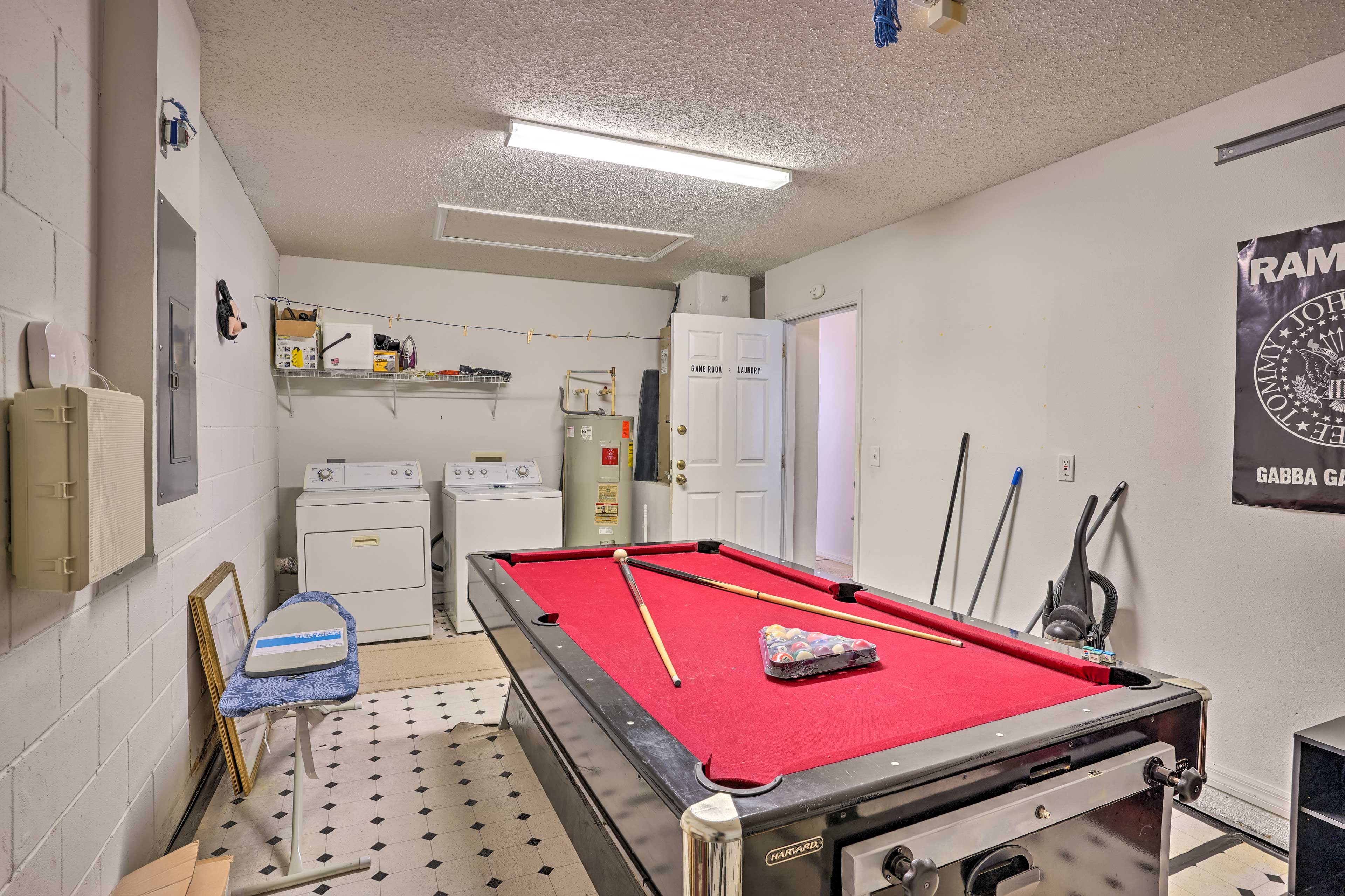 Garage Game Room | Pool Table | Laundry Detergent Provided