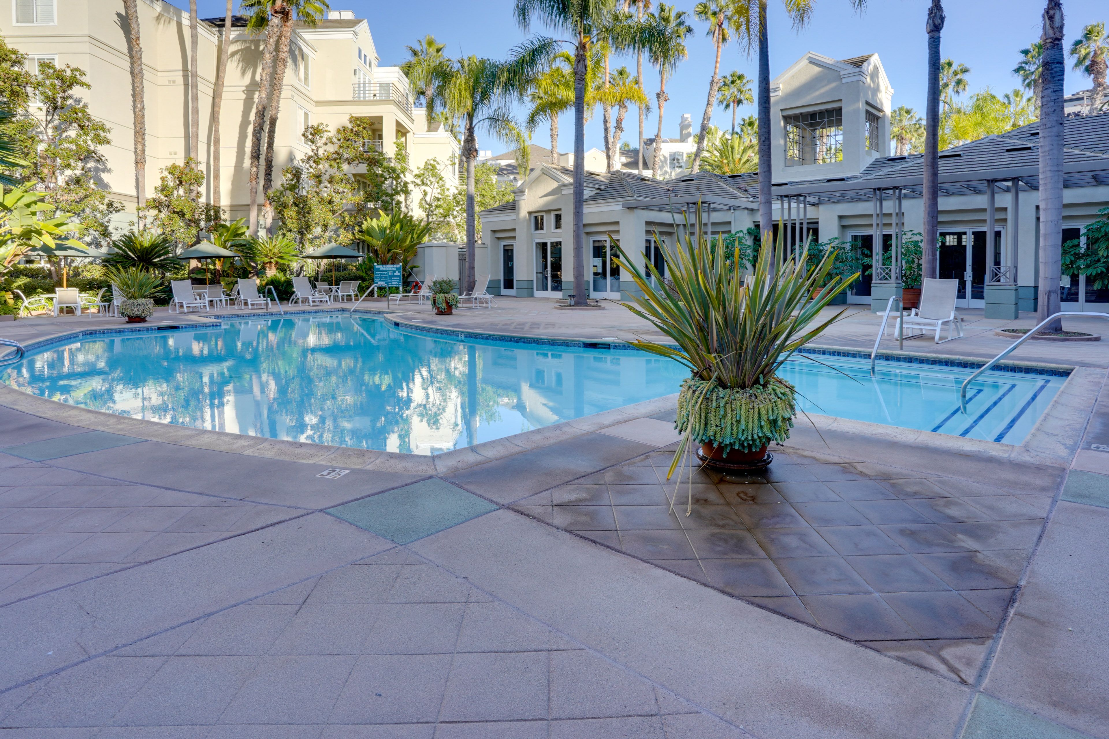Community Amenities | Outdoor Pool | Hot Tub