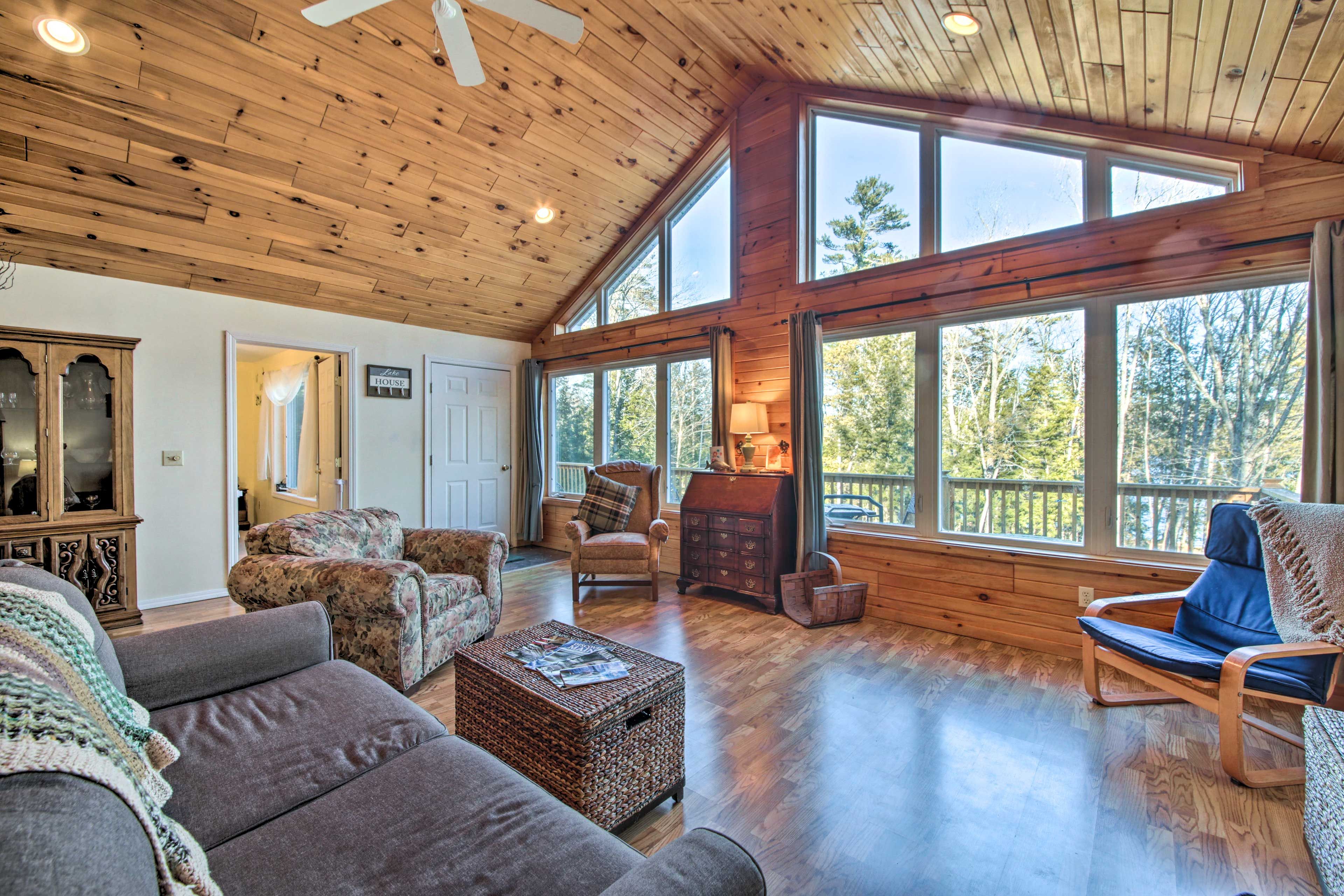 Living Room | Queen Sleeper Sofa | A/C & Heating | Smart TV