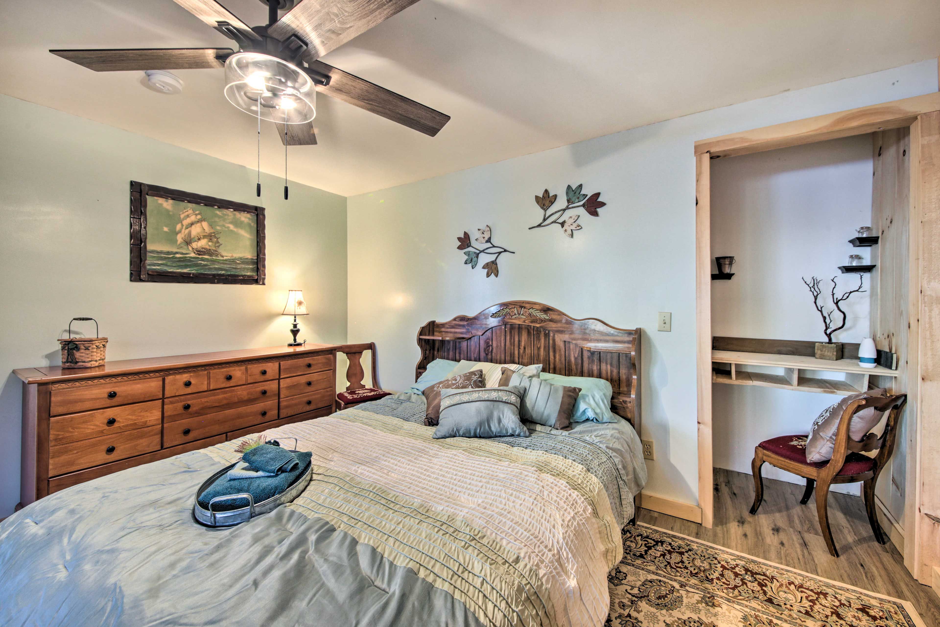 Bedroom 3 | Queen Bed