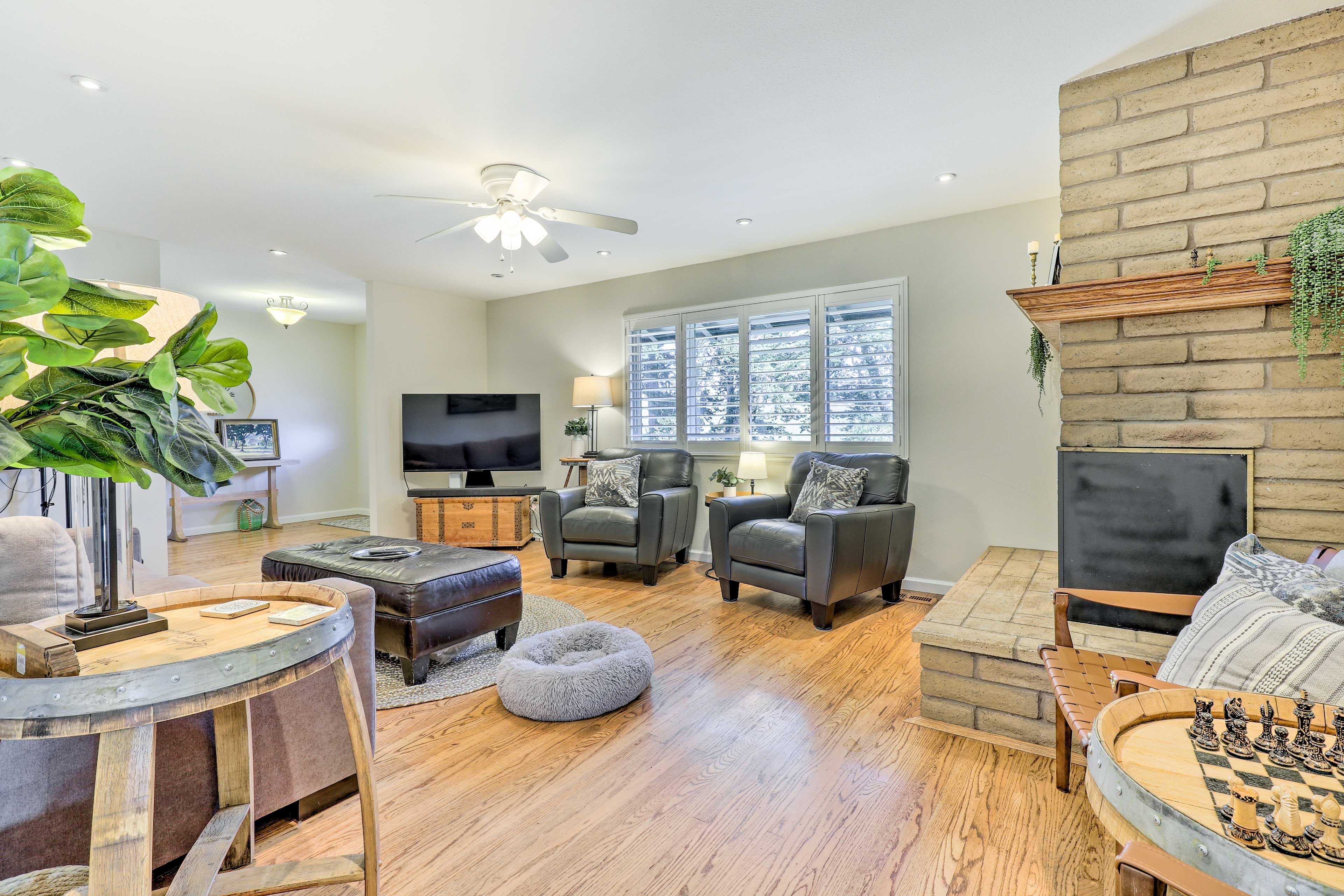 Petaluma Vacation Rental | 3BR | 2BA | 1,628 Sq Ft | 2 Stairs to Access