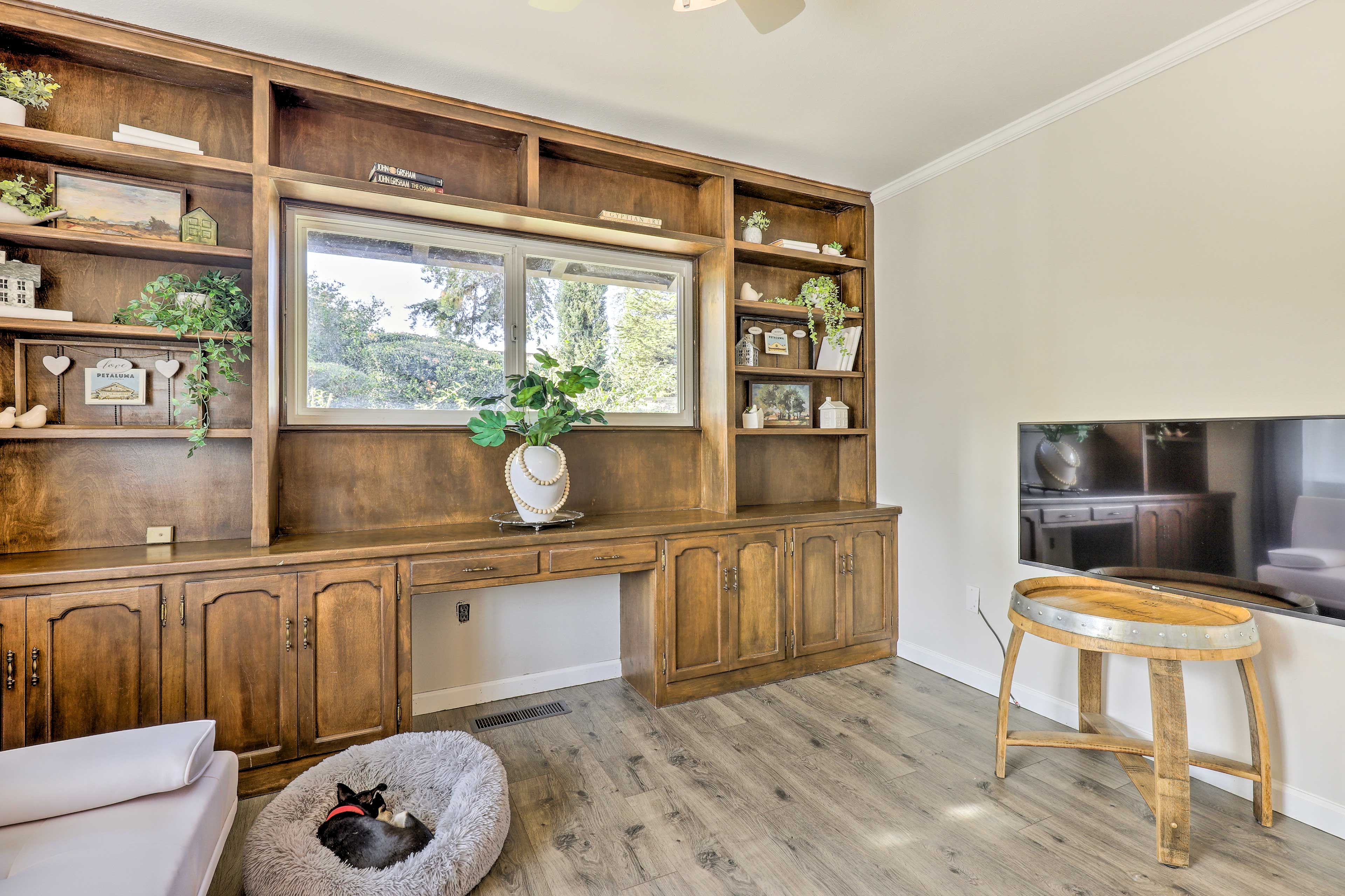 Living Area | Twin Futon | Cable