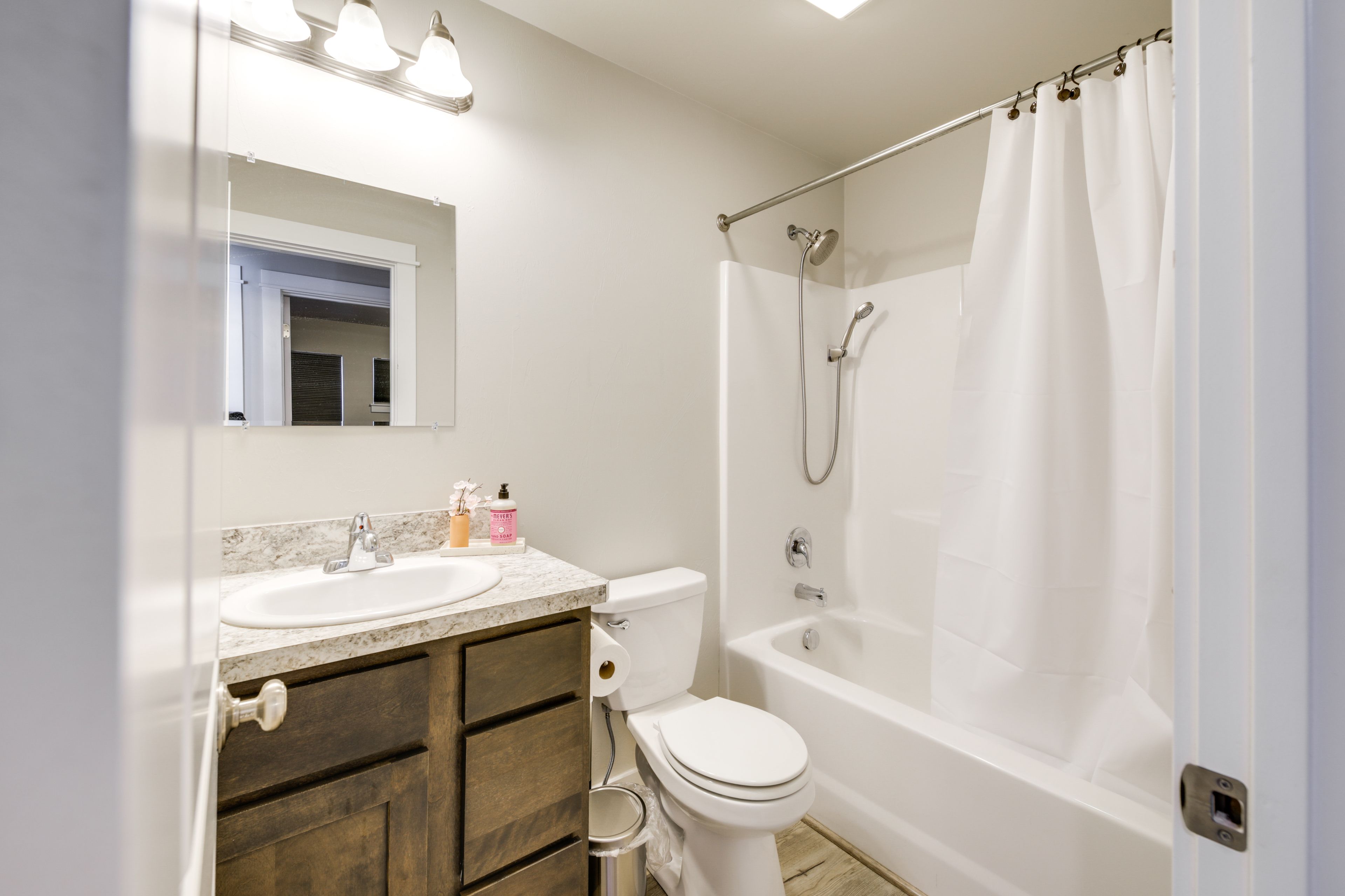 Full Bathroom | Hair Dryer