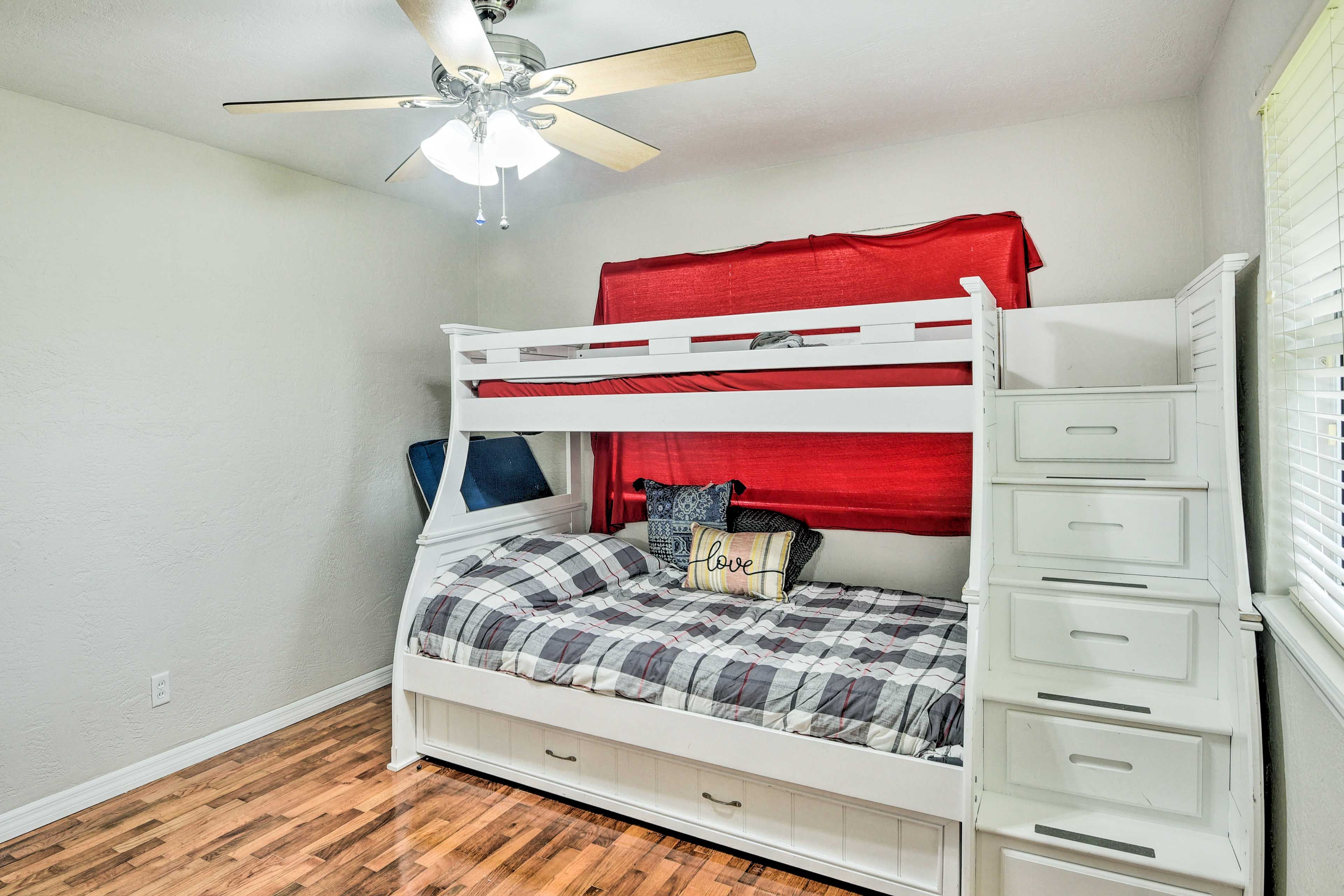 Bedroom 2 | Twin/Full Bunk Bed w/ Twin Trundle | Linens & Towels Provided