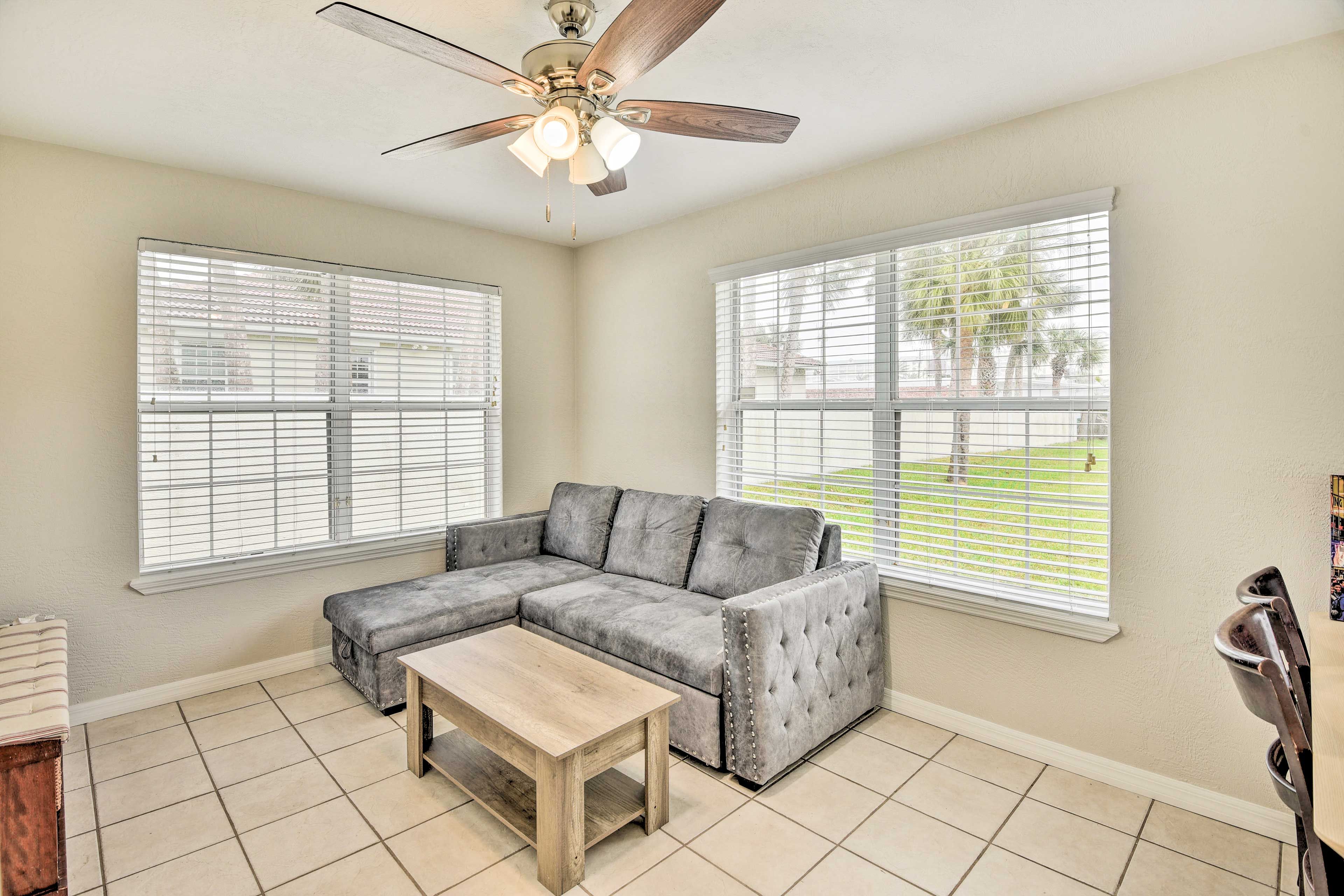 Sunroom | Sleeper Sofa | Dining Table