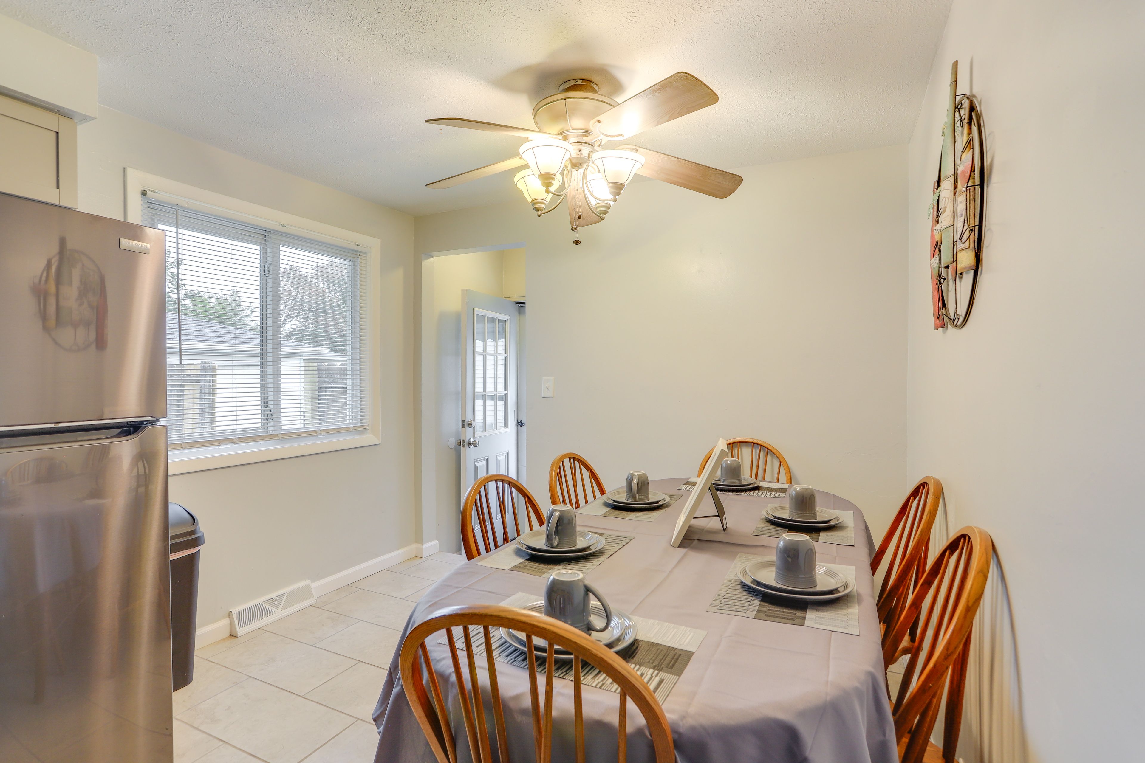 Dining Area | Main Level