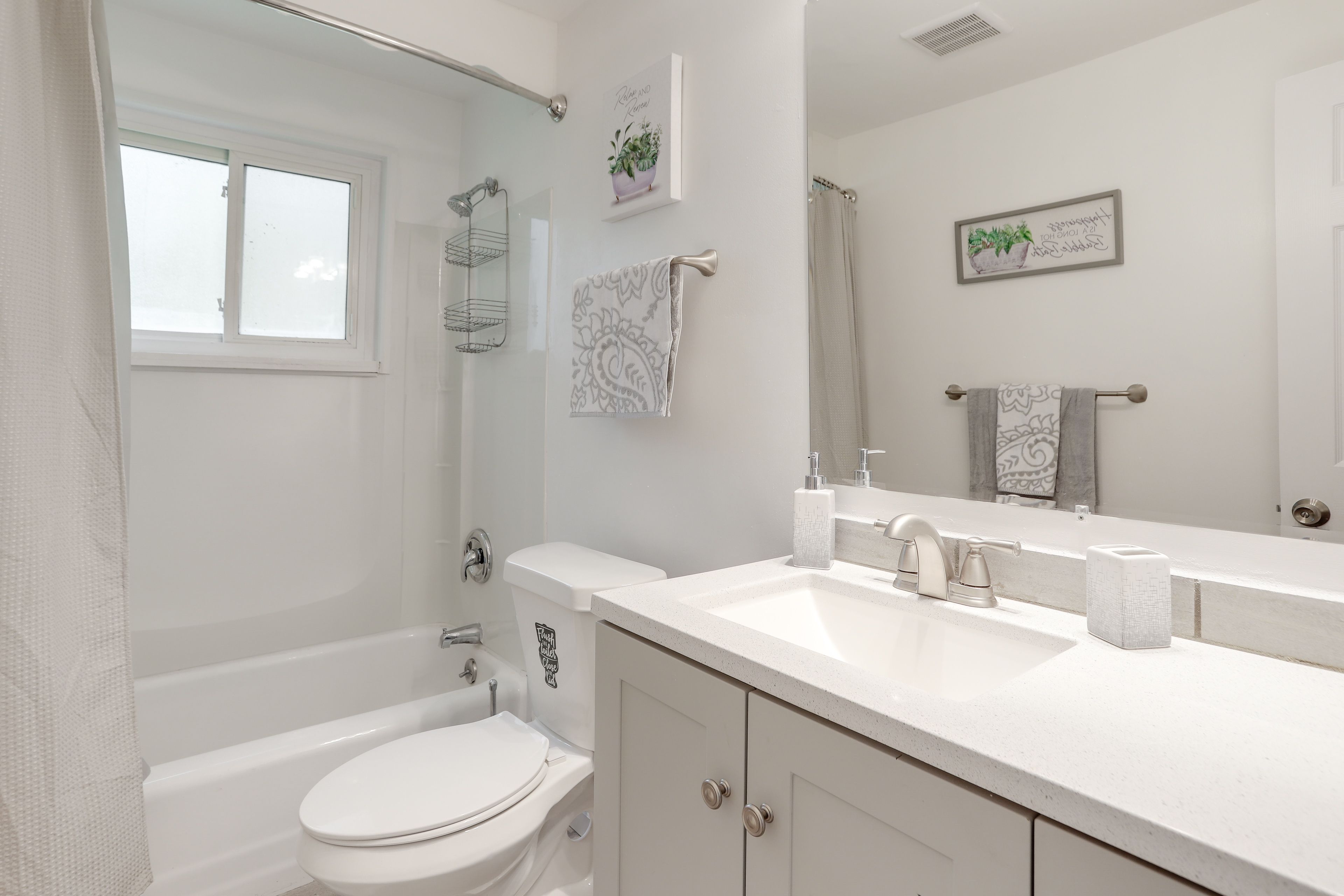 Full Bathroom | Main Level