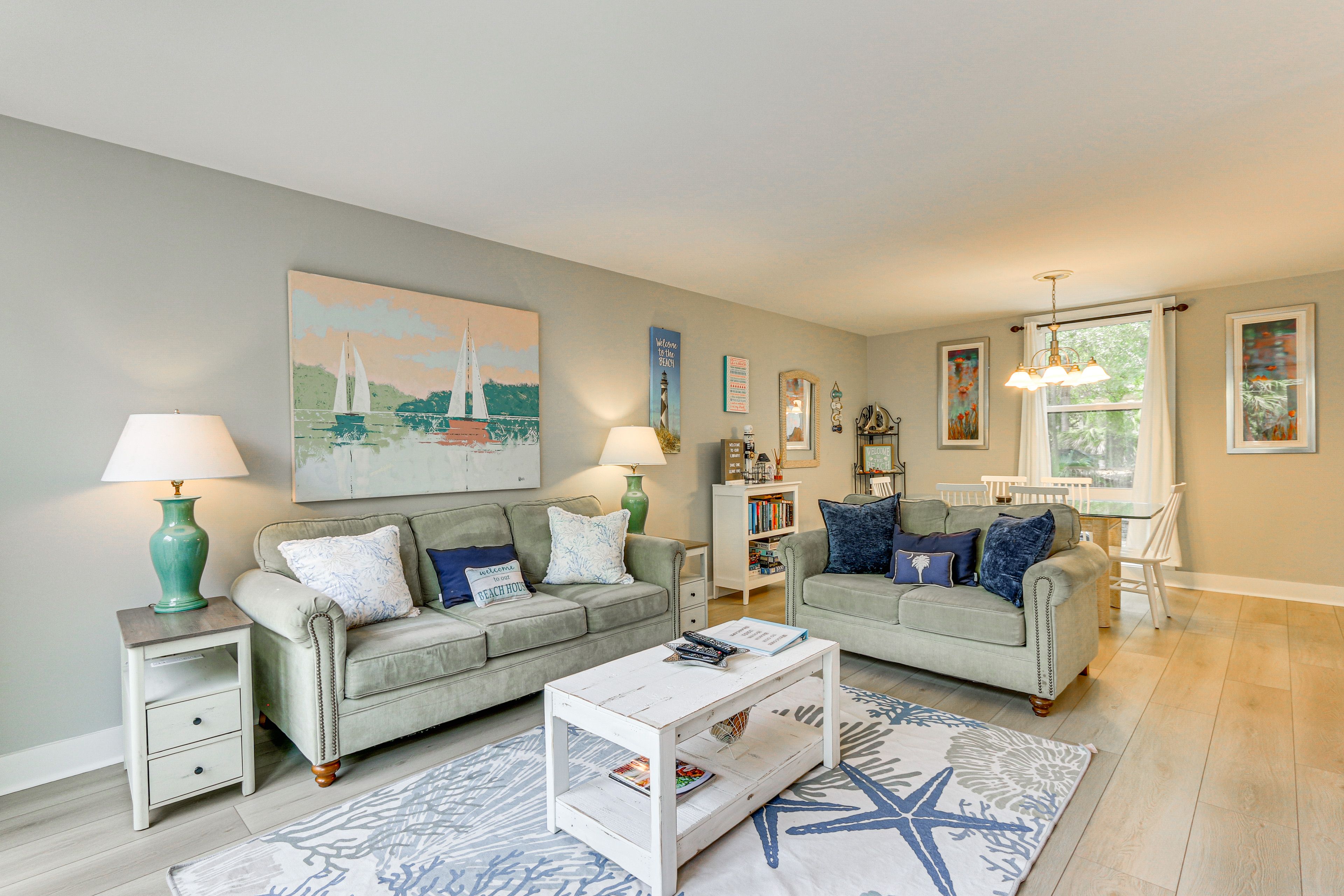 Living Area | Smart TV w/ Cable | Board Games