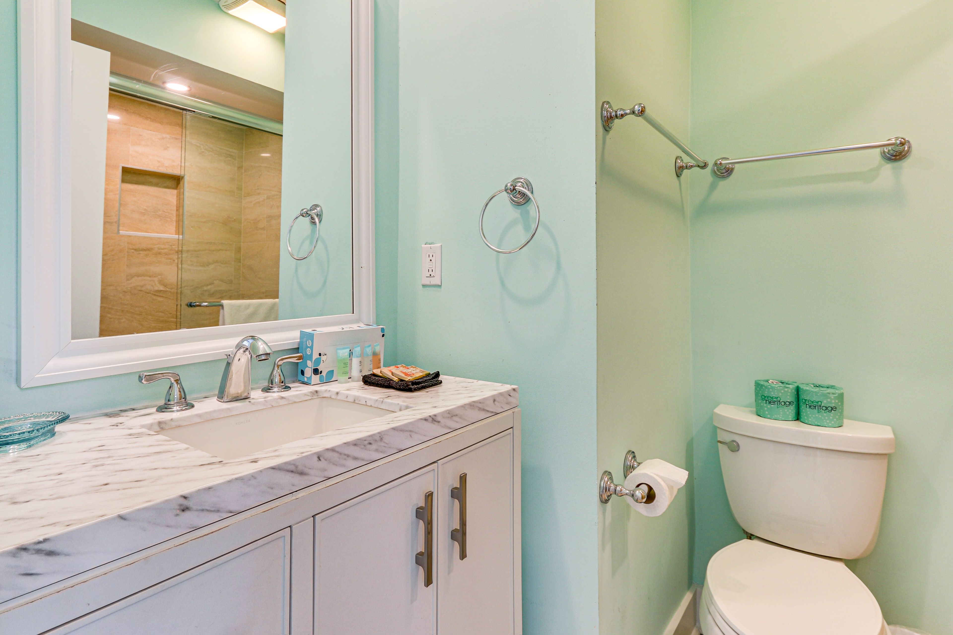 En-Suite Bathroom | Complimentary Toiletries | Towels & Linens Provided