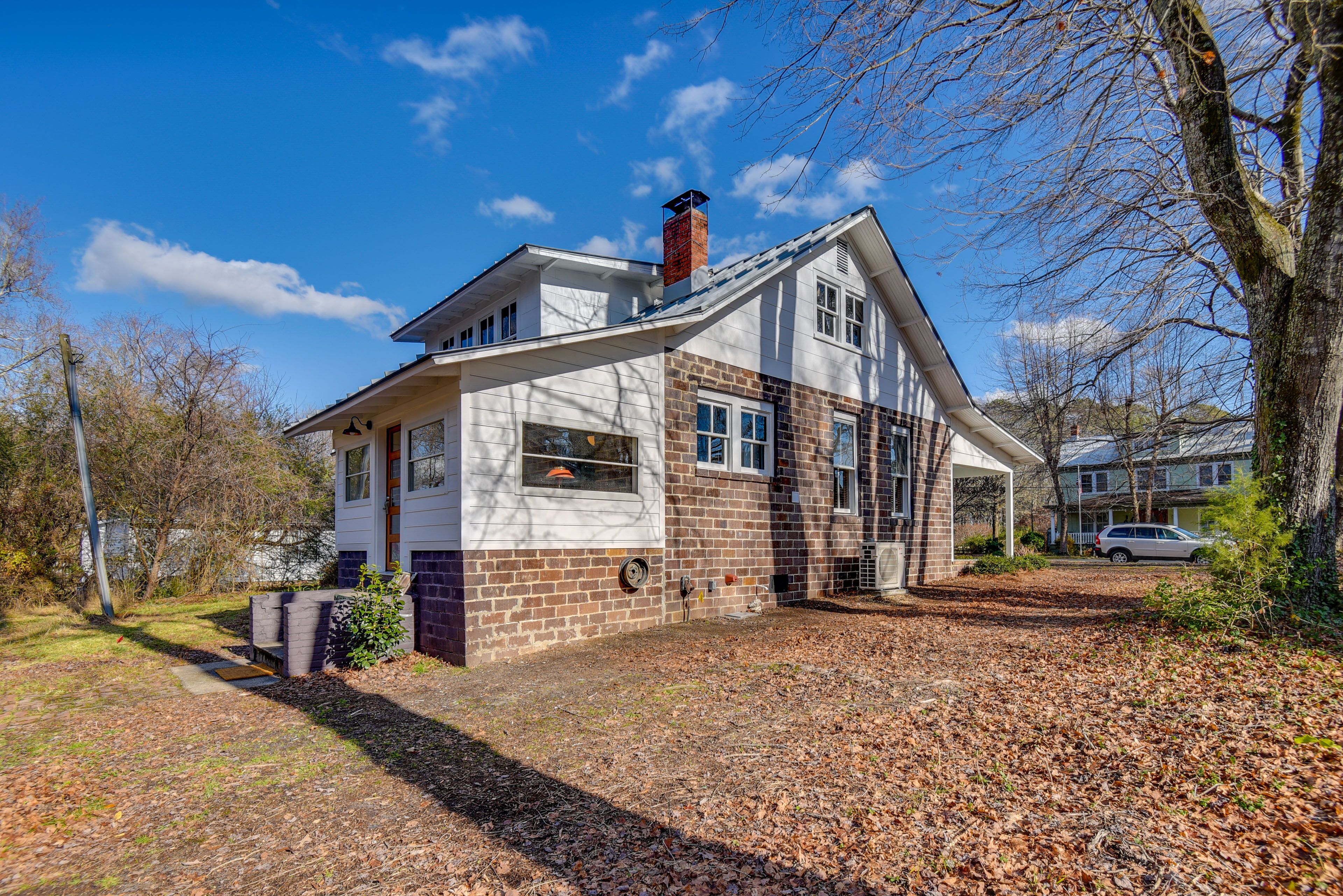 Parking | Driveway (2 Vehicles) | Free Street Parking | RV/Trailer Parking