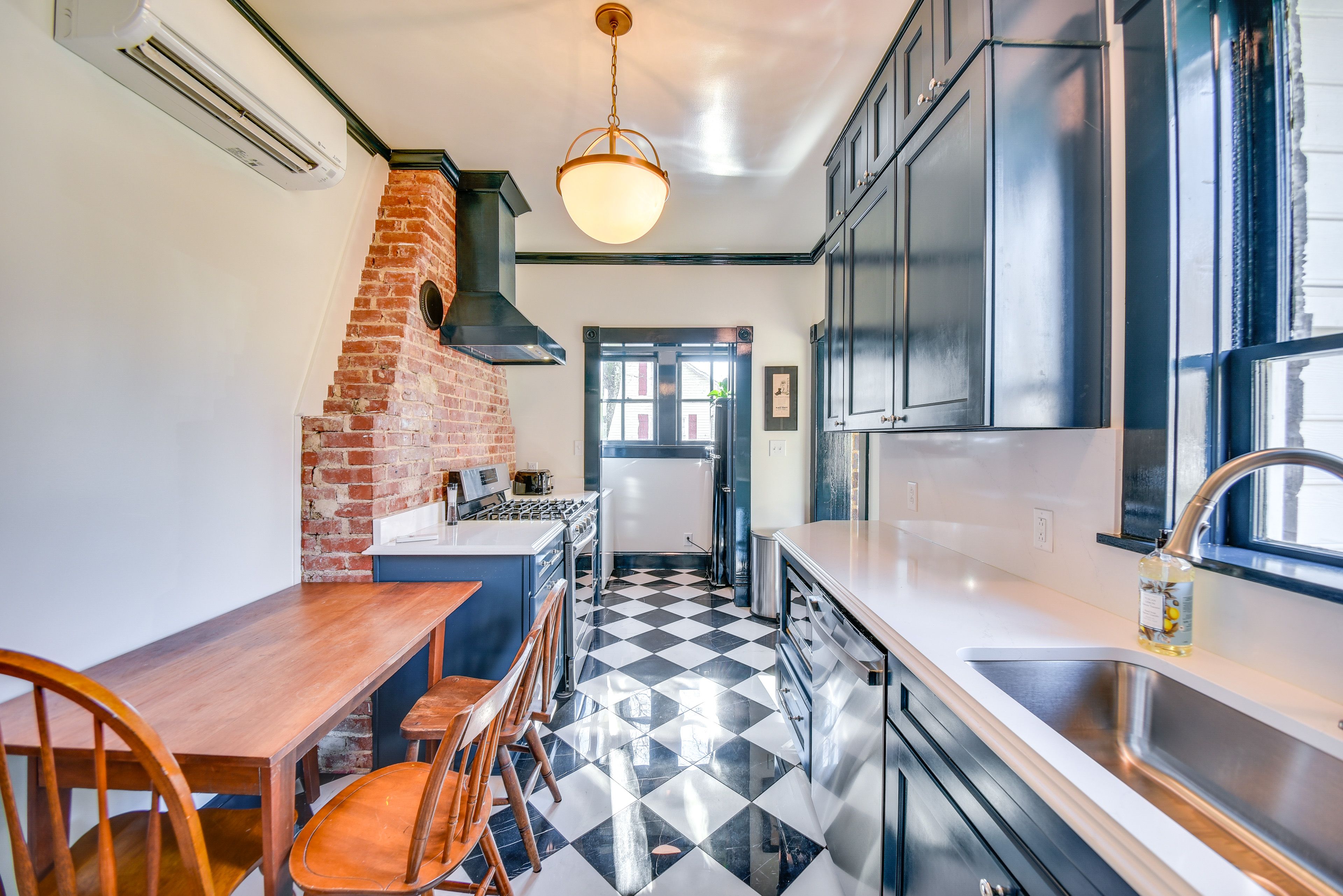 Kitchen | Coffee Maker | Dishware & Flatware Provided | Cooking Basics