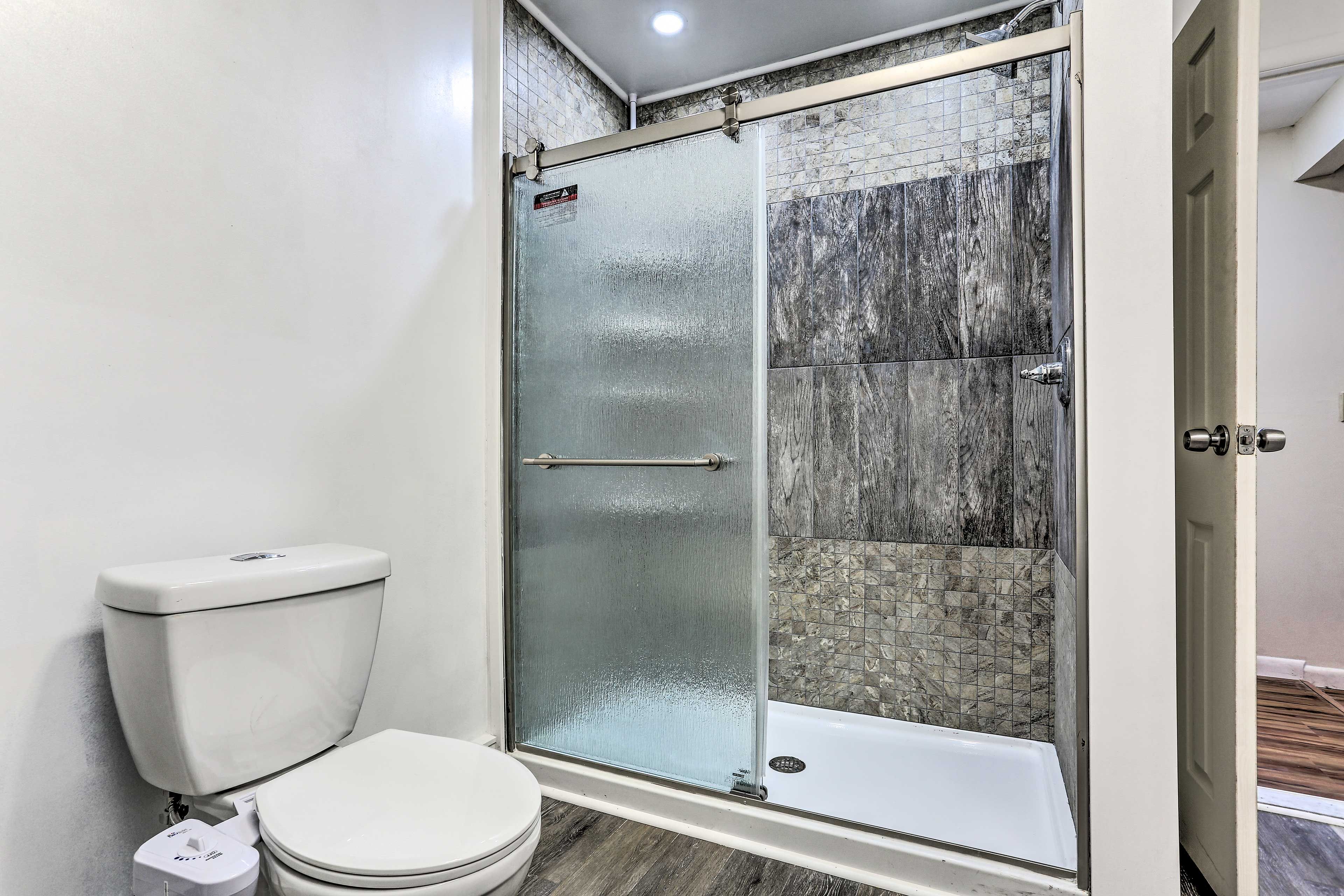 Full Bath | Complimentary Toiletries | Hair Dryer