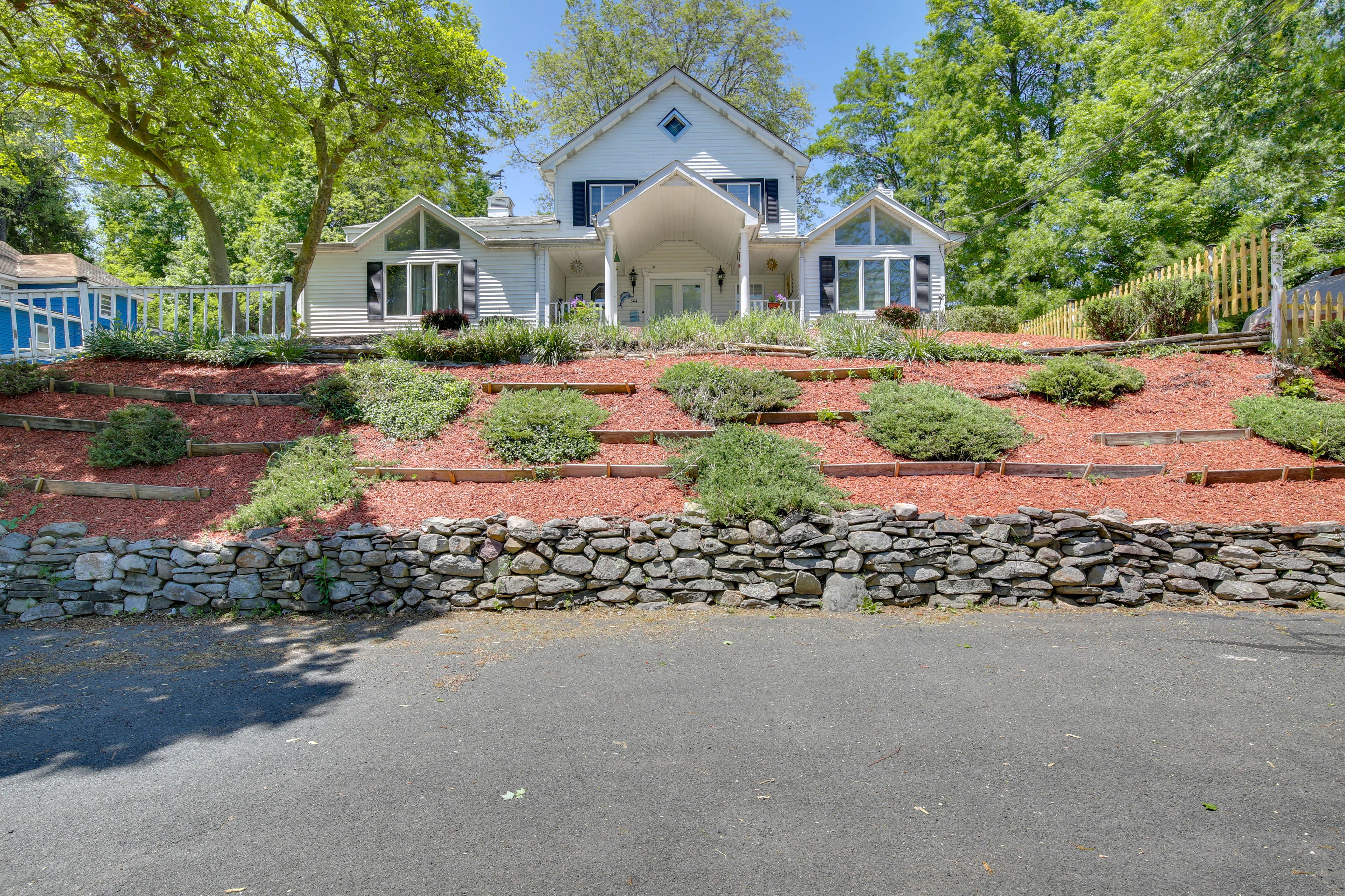 Exterior | Parking | Driveway (2 Vehicles)