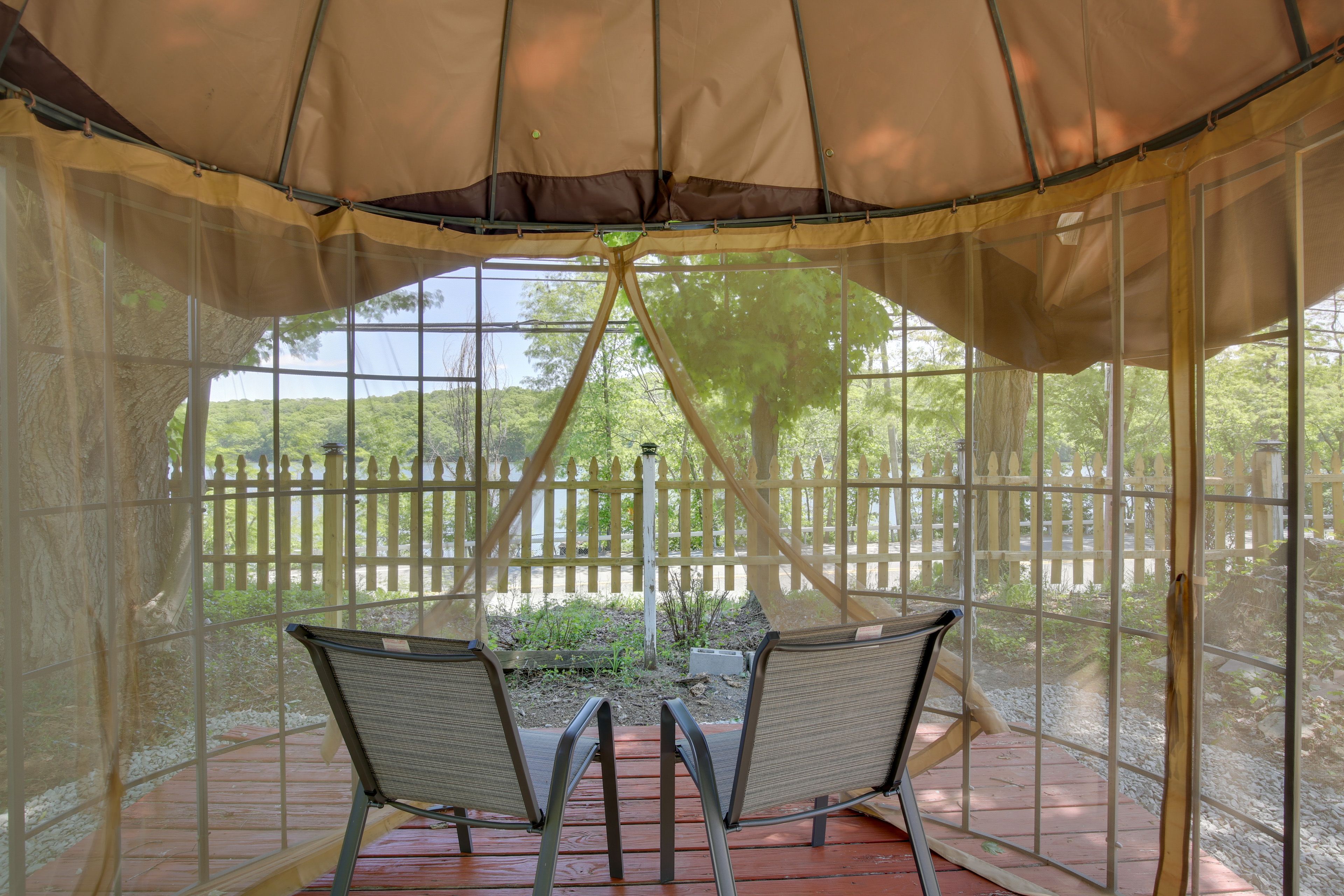 Yard | Screened-In Seating