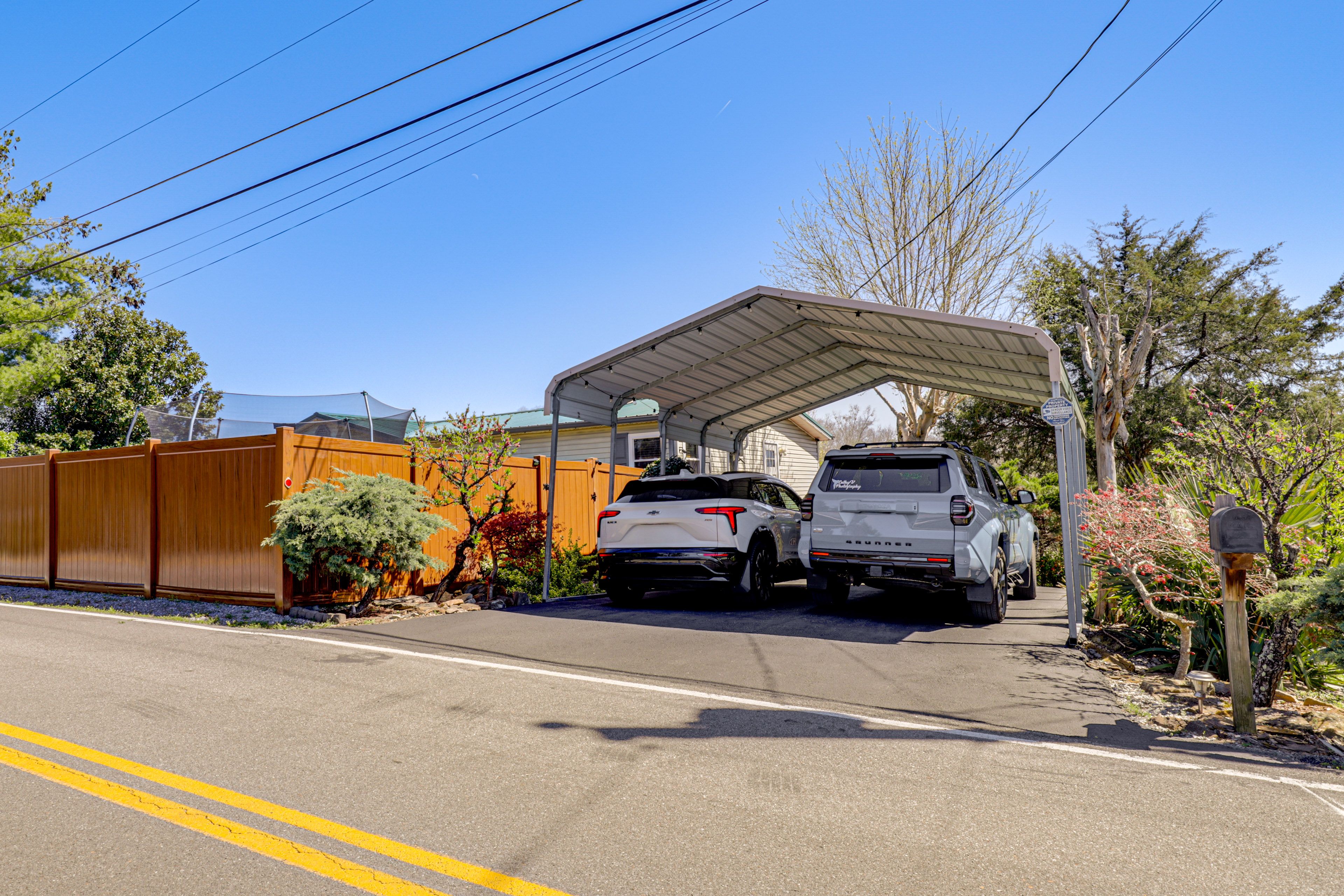Parking | Driveway (4 Vehicles)